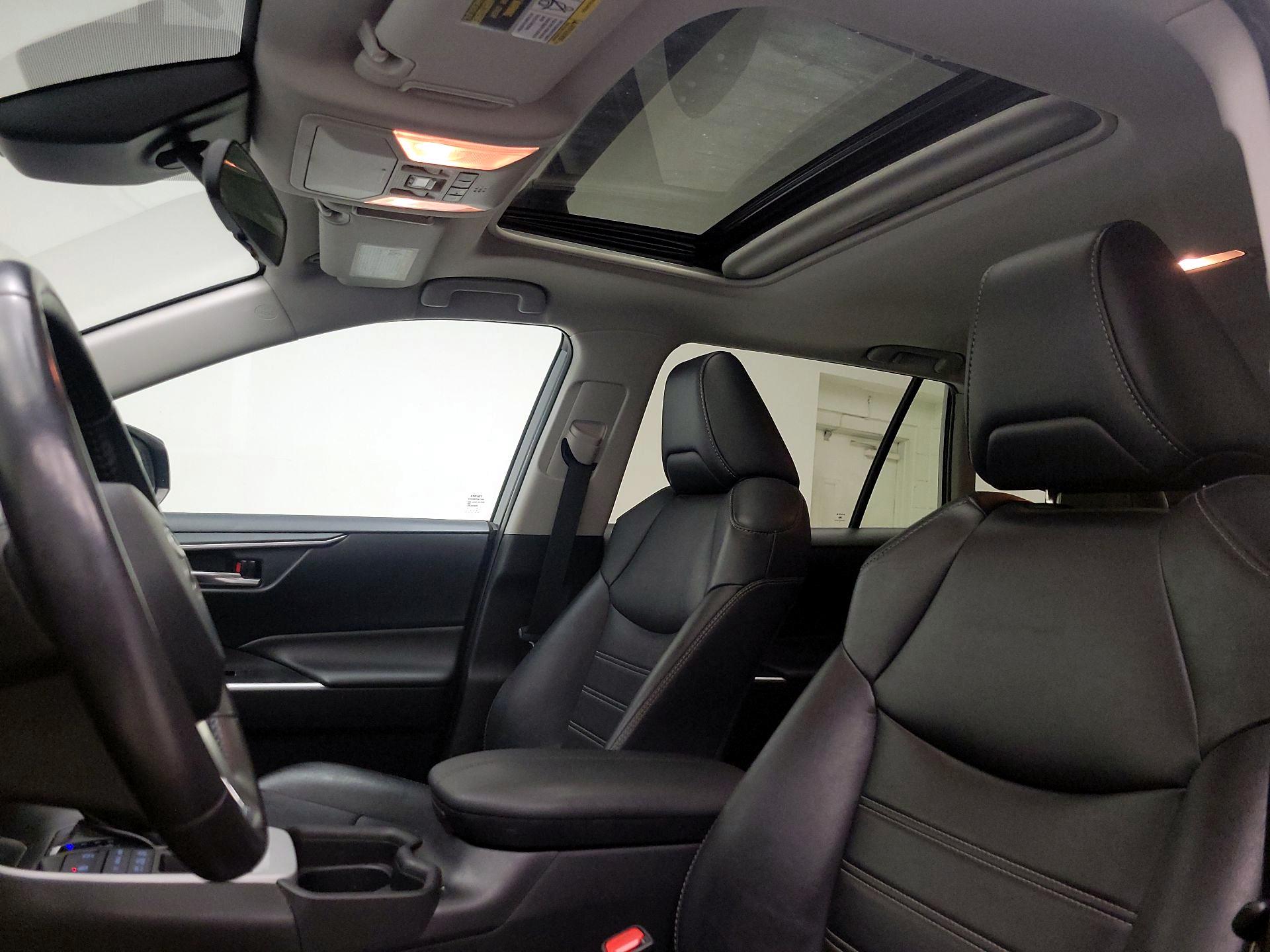 Thumbnail: 2019 Toyota RAV4 - 19