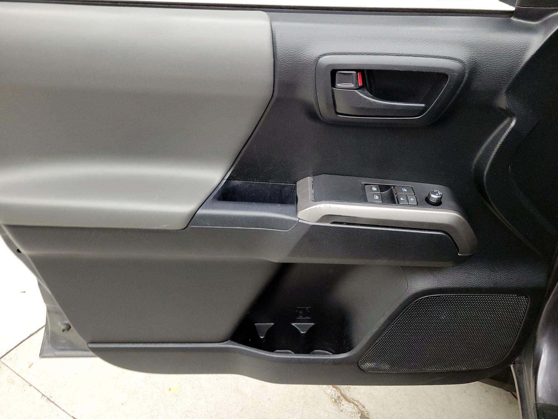 Thumbnail: 2017 Toyota Tacoma - 12