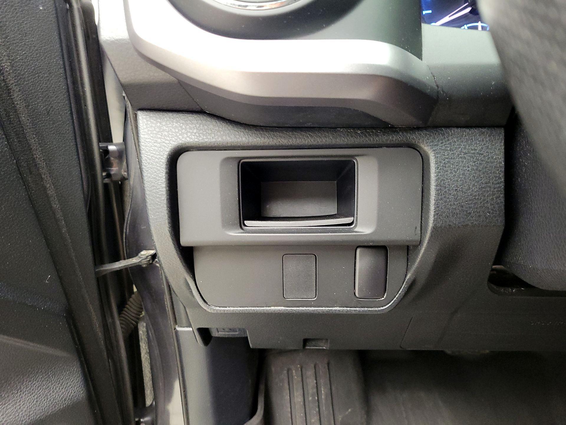 Thumbnail: 2017 Toyota Tacoma - 13