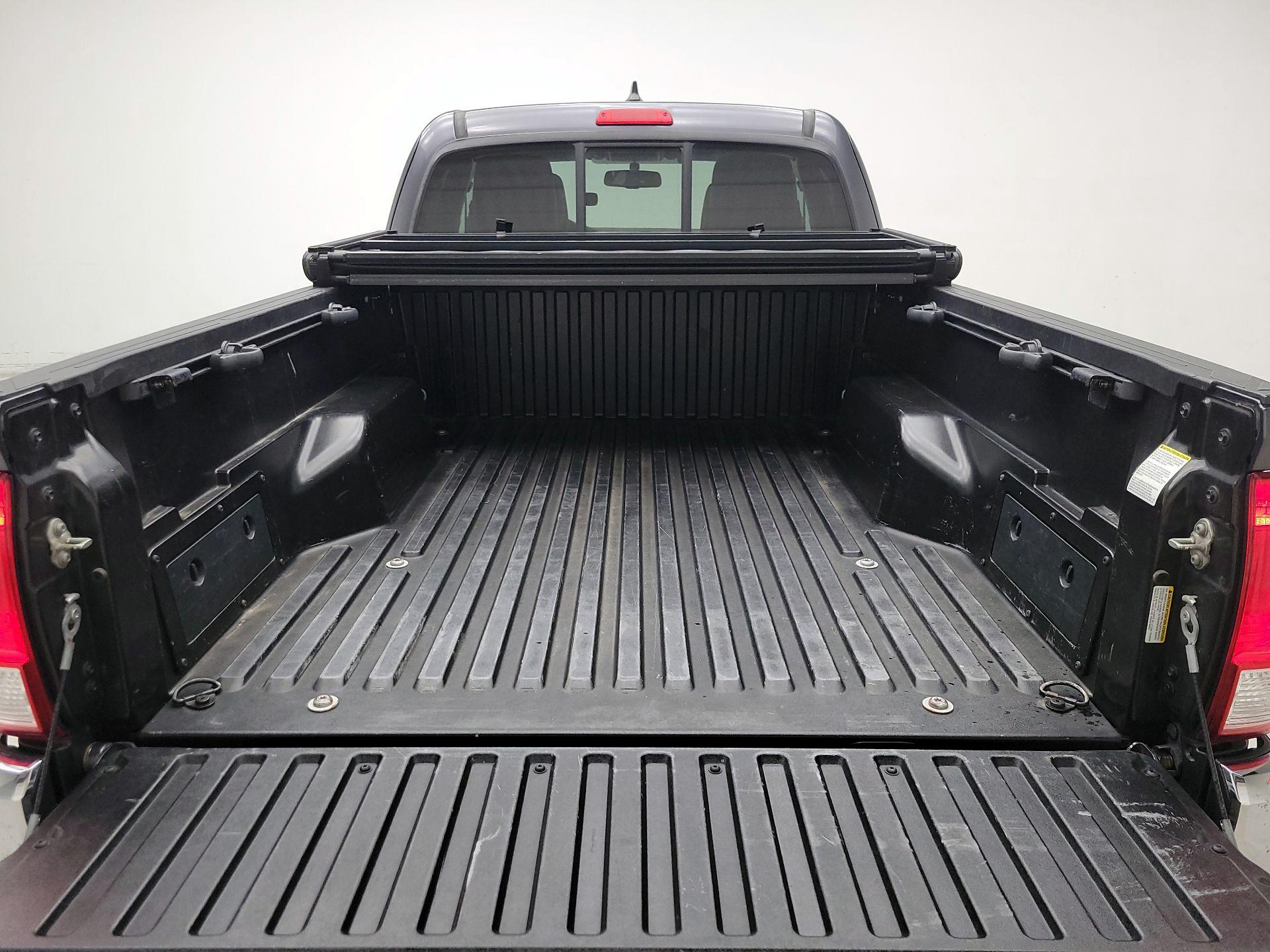 Thumbnail: 2017 Toyota Tacoma - 20