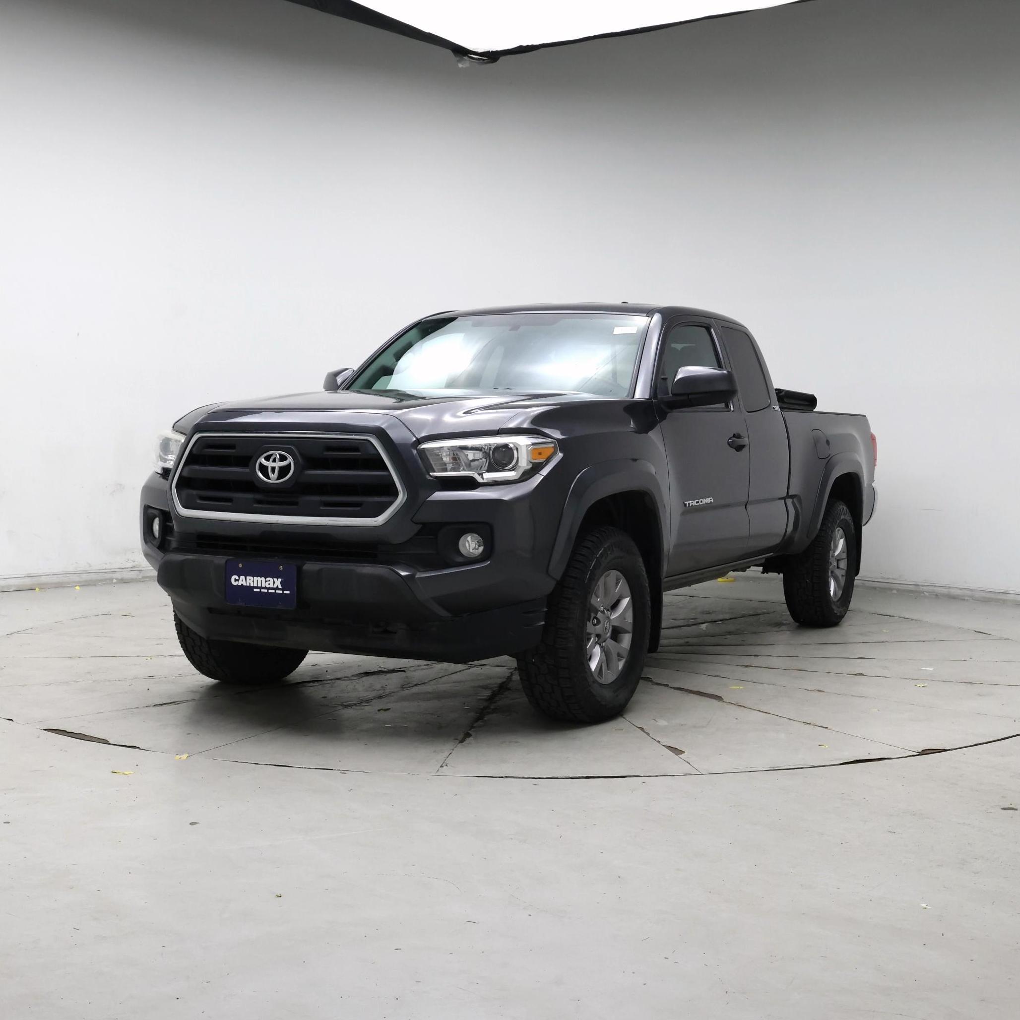 Thumbnail: 2017 Toyota Tacoma - 4