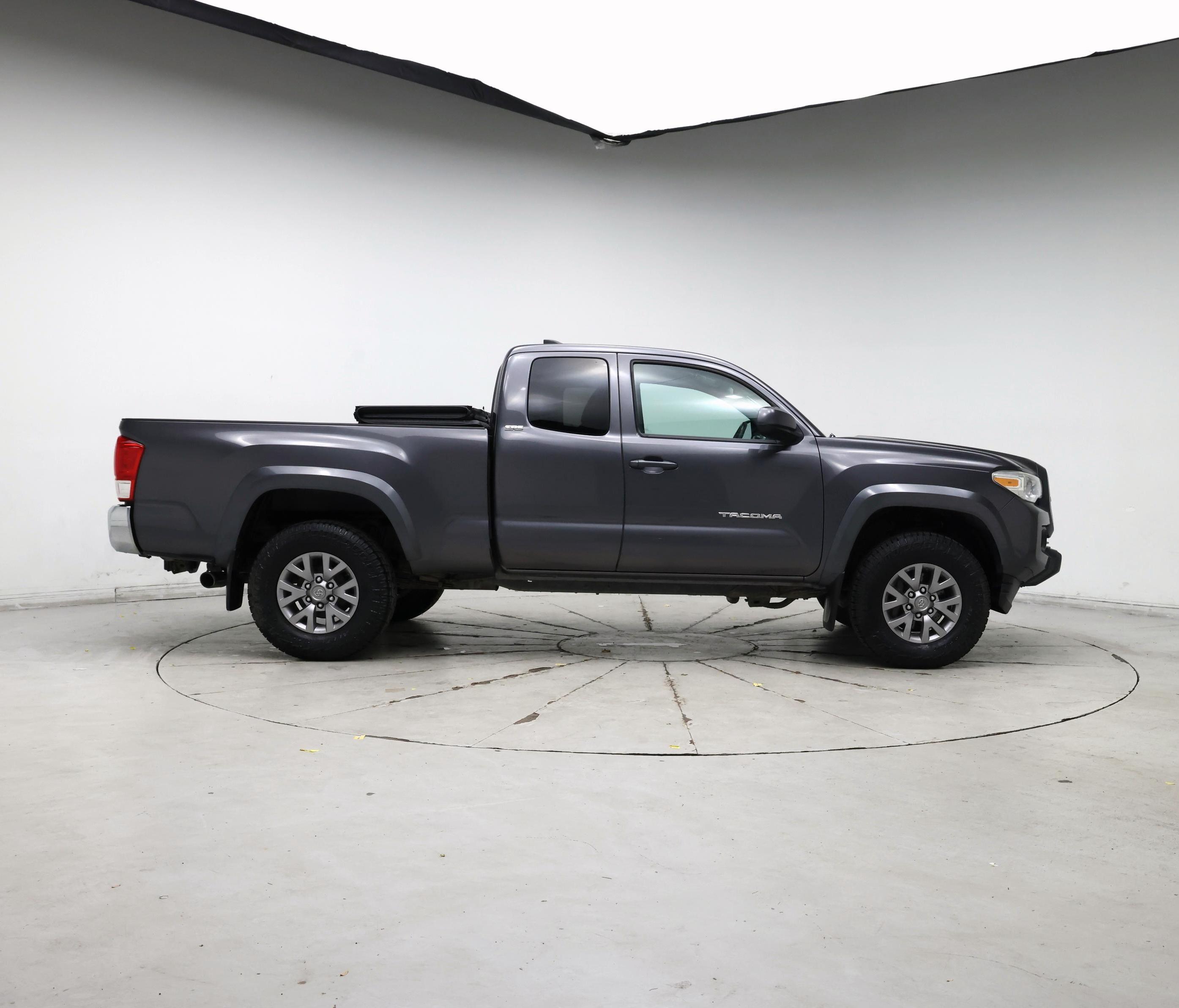 Thumbnail: 2017 Toyota Tacoma - 7