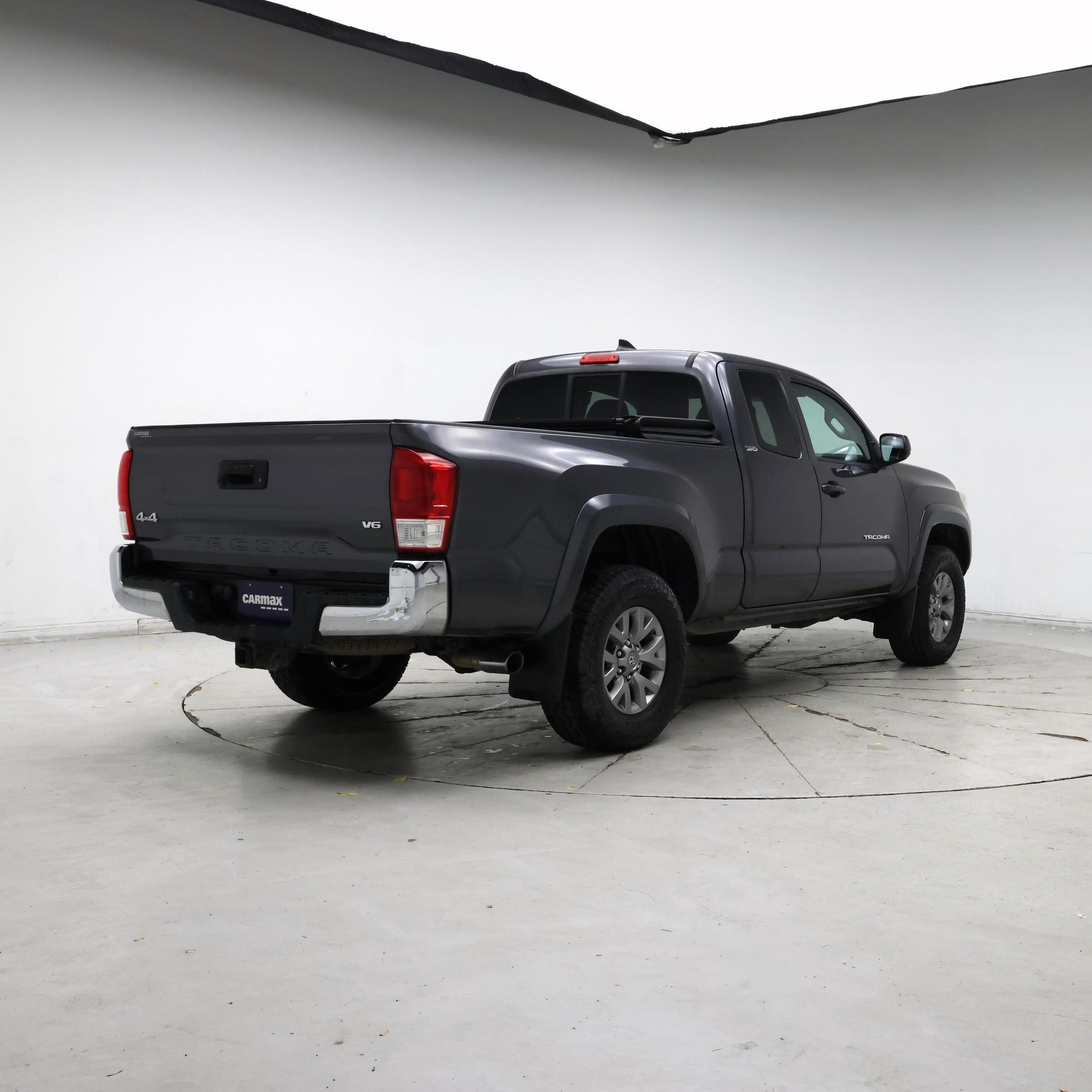 Thumbnail: 2017 Toyota Tacoma - 8