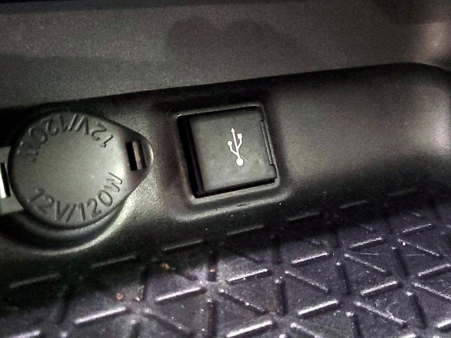 Thumbnail: 2022 Toyota RAV4 - 18