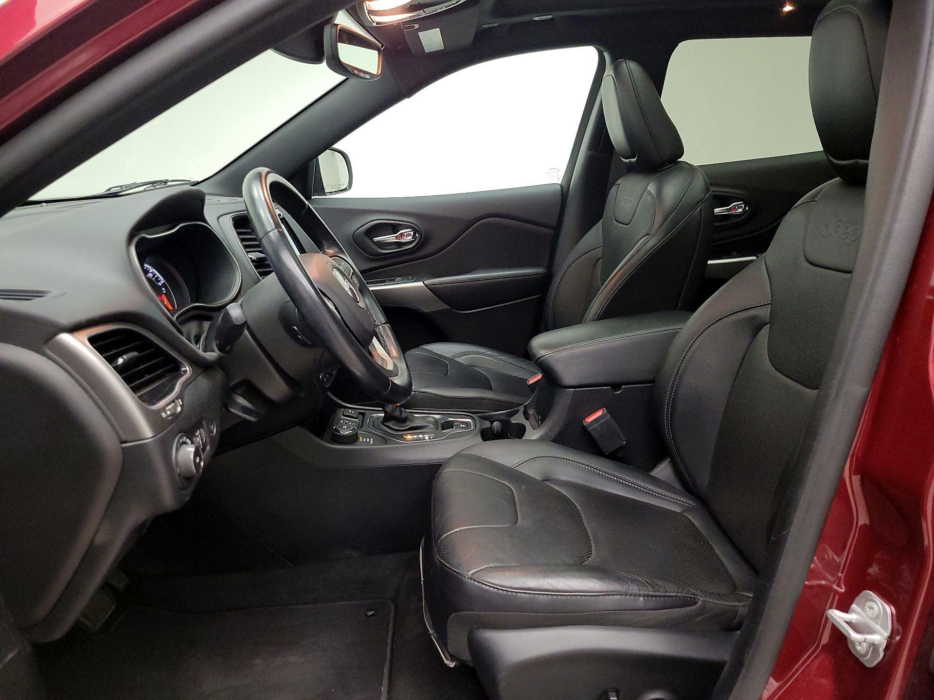 Thumbnail: 2020 Jeep Cherokee - 11