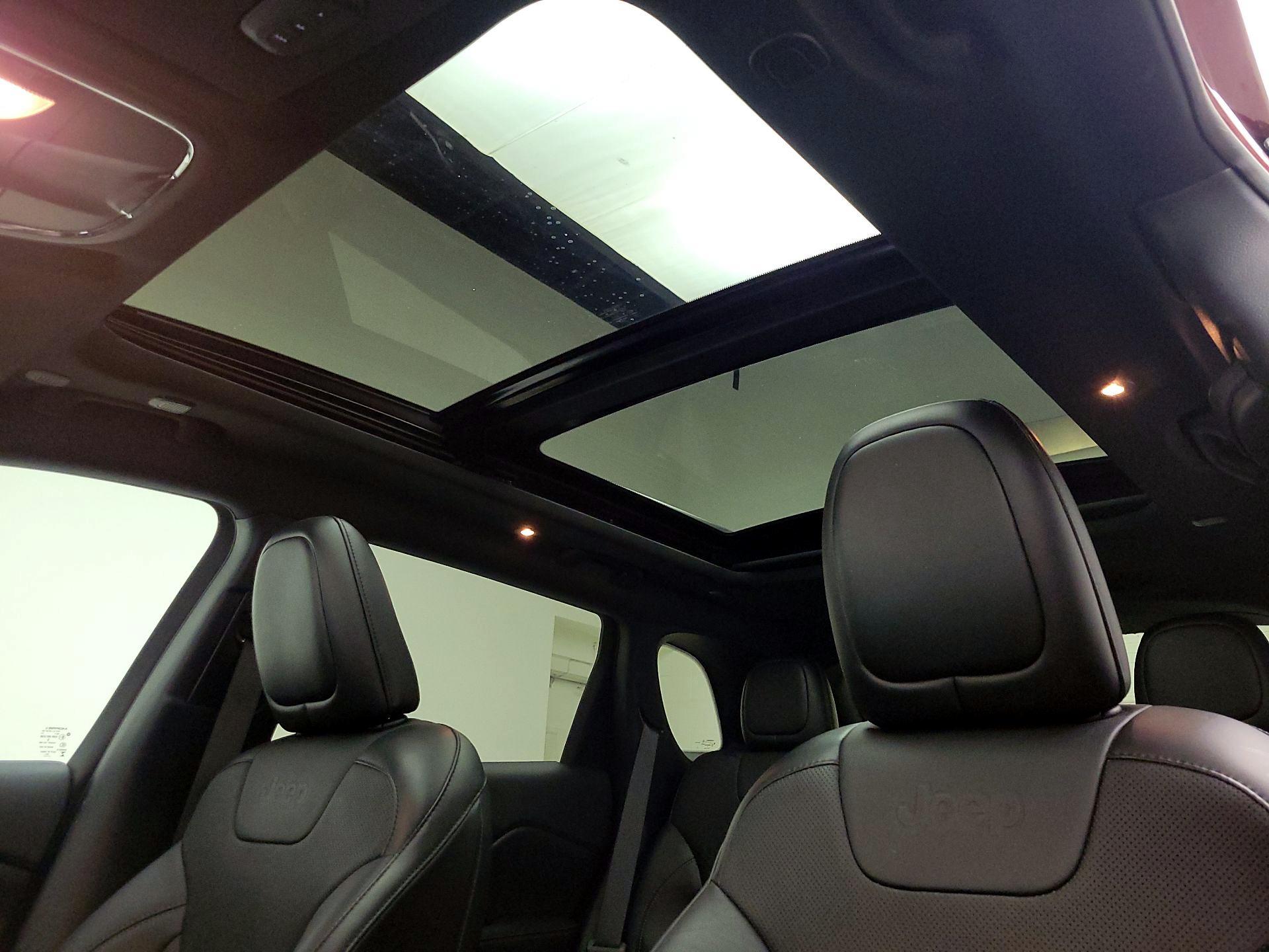 Thumbnail: 2020 Jeep Cherokee - 20