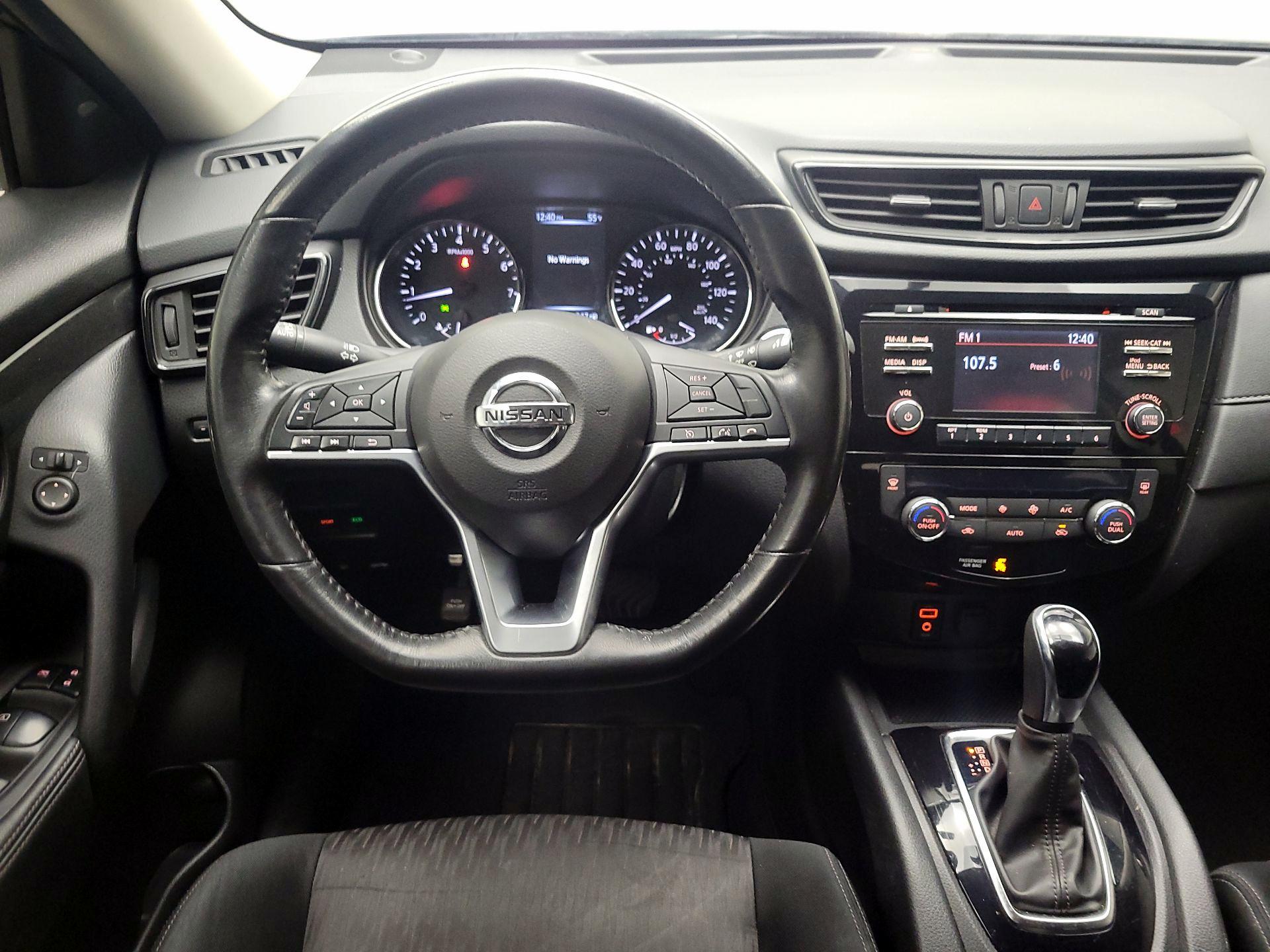 Thumbnail: 2017 Nissan Rogue - 10