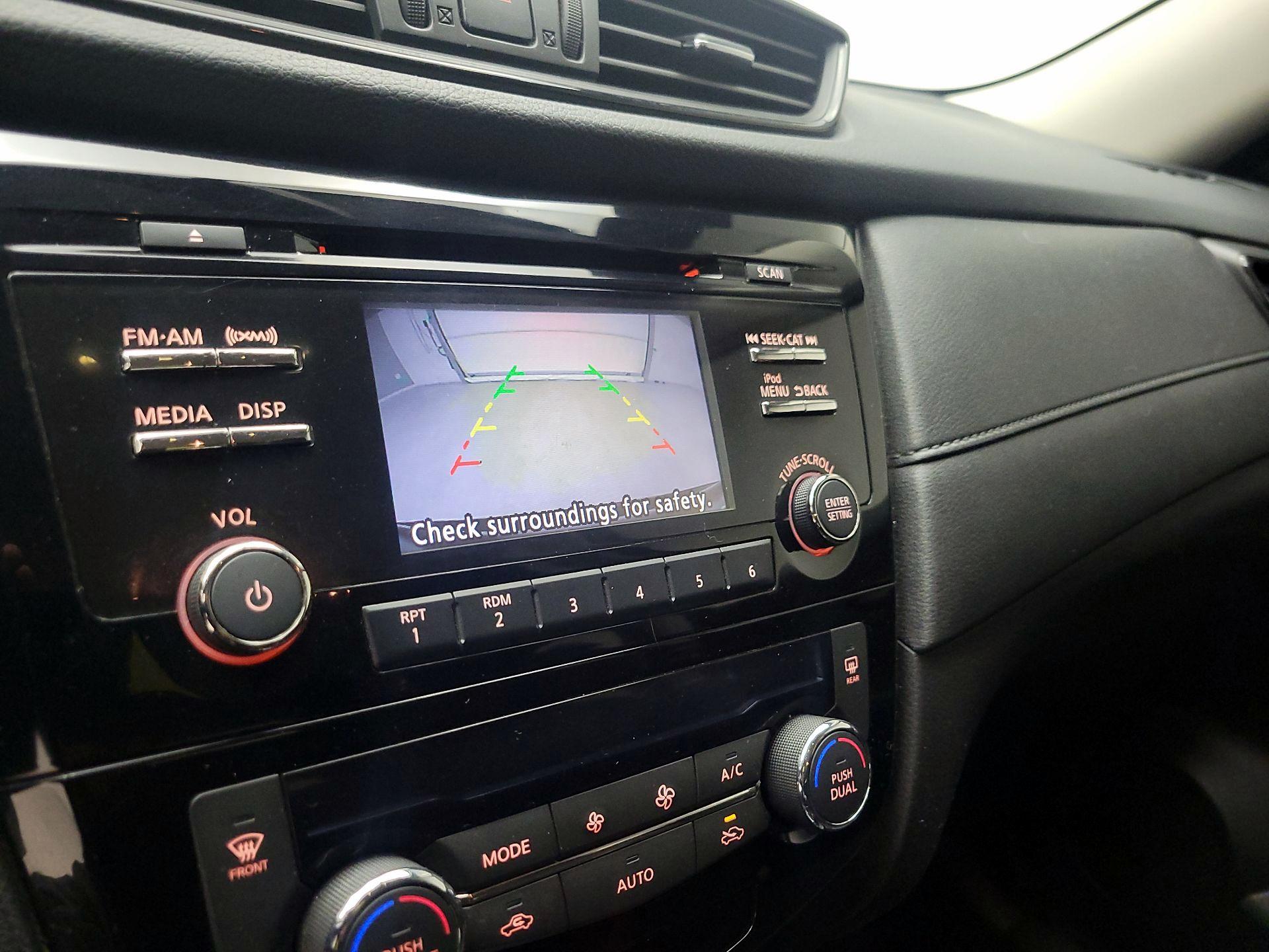 Thumbnail: 2017 Nissan Rogue - 14