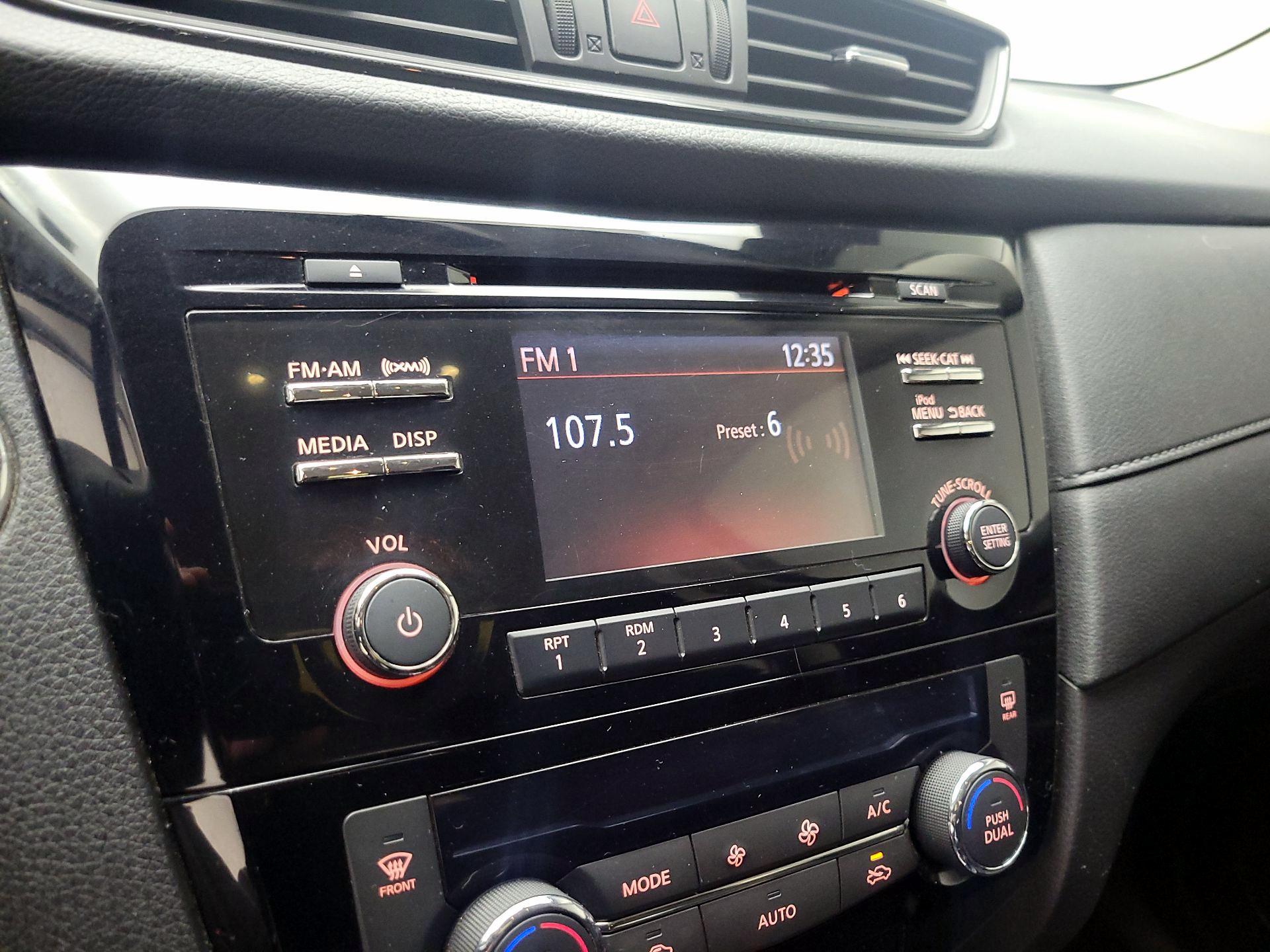 Thumbnail: 2017 Nissan Rogue - 15