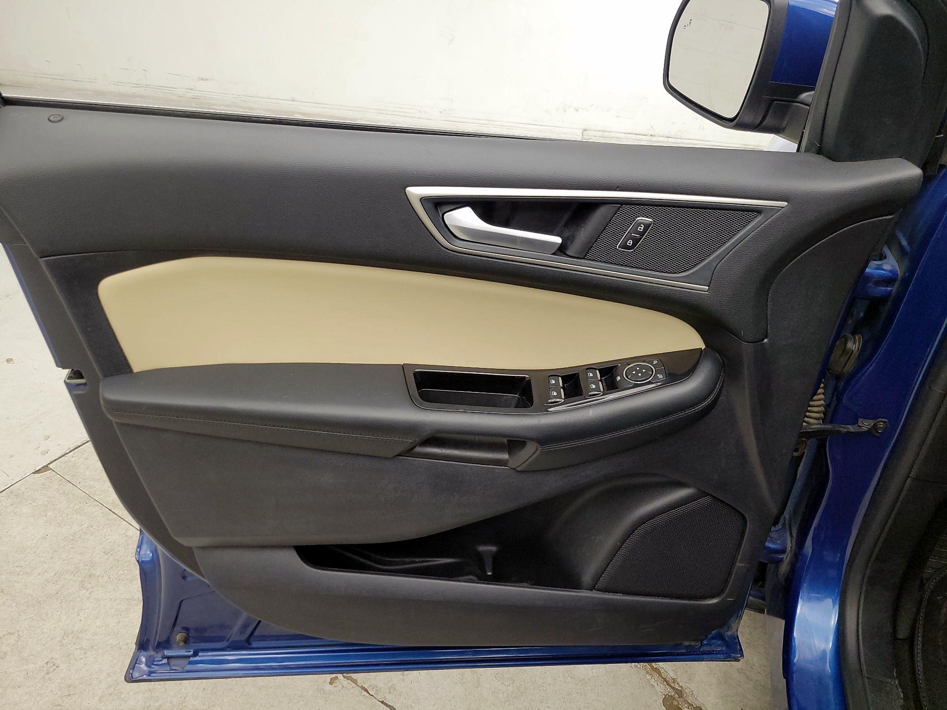 Thumbnail: 2020 Ford Edge - 12