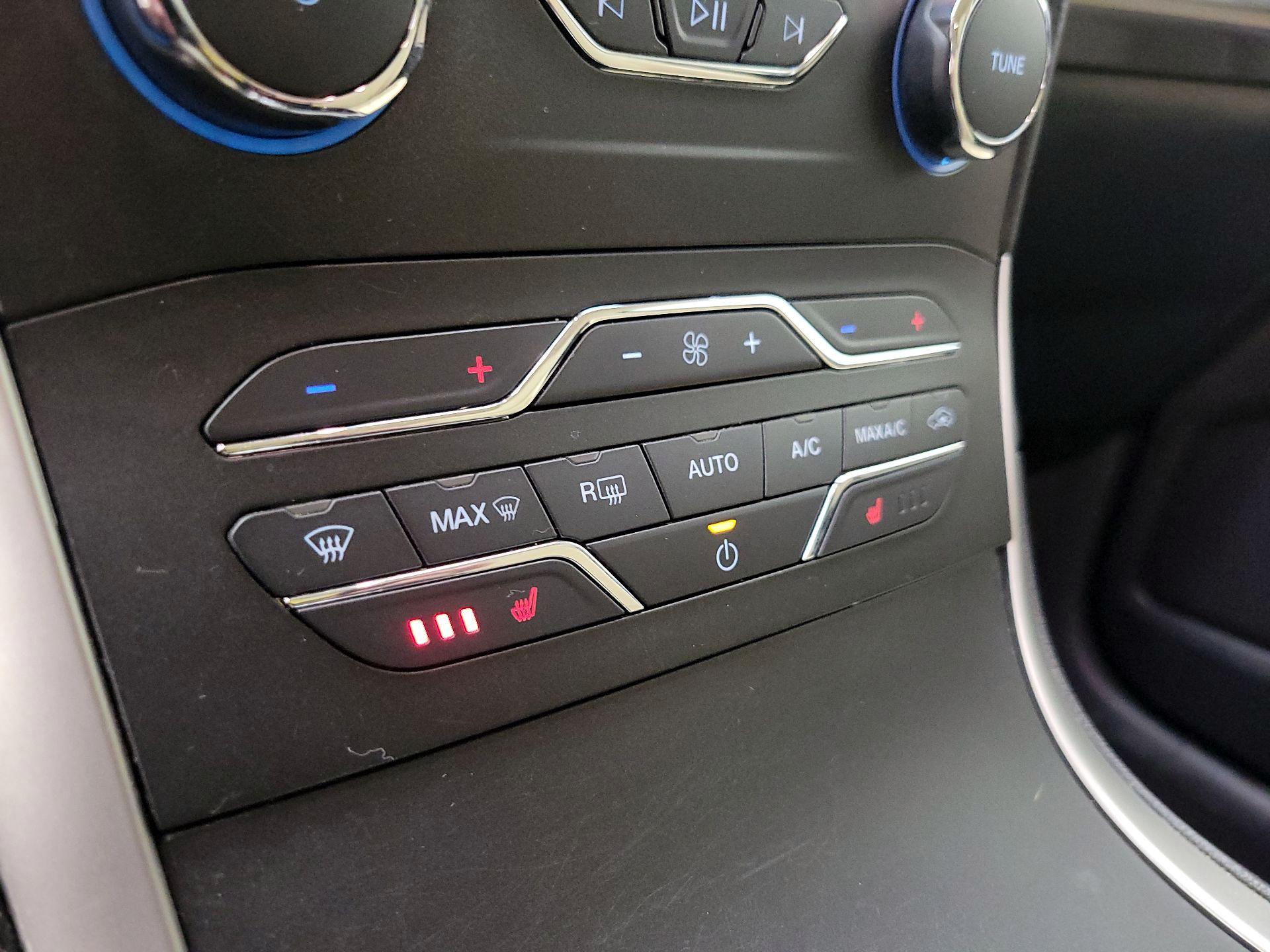 Thumbnail: 2020 Ford Edge - 17