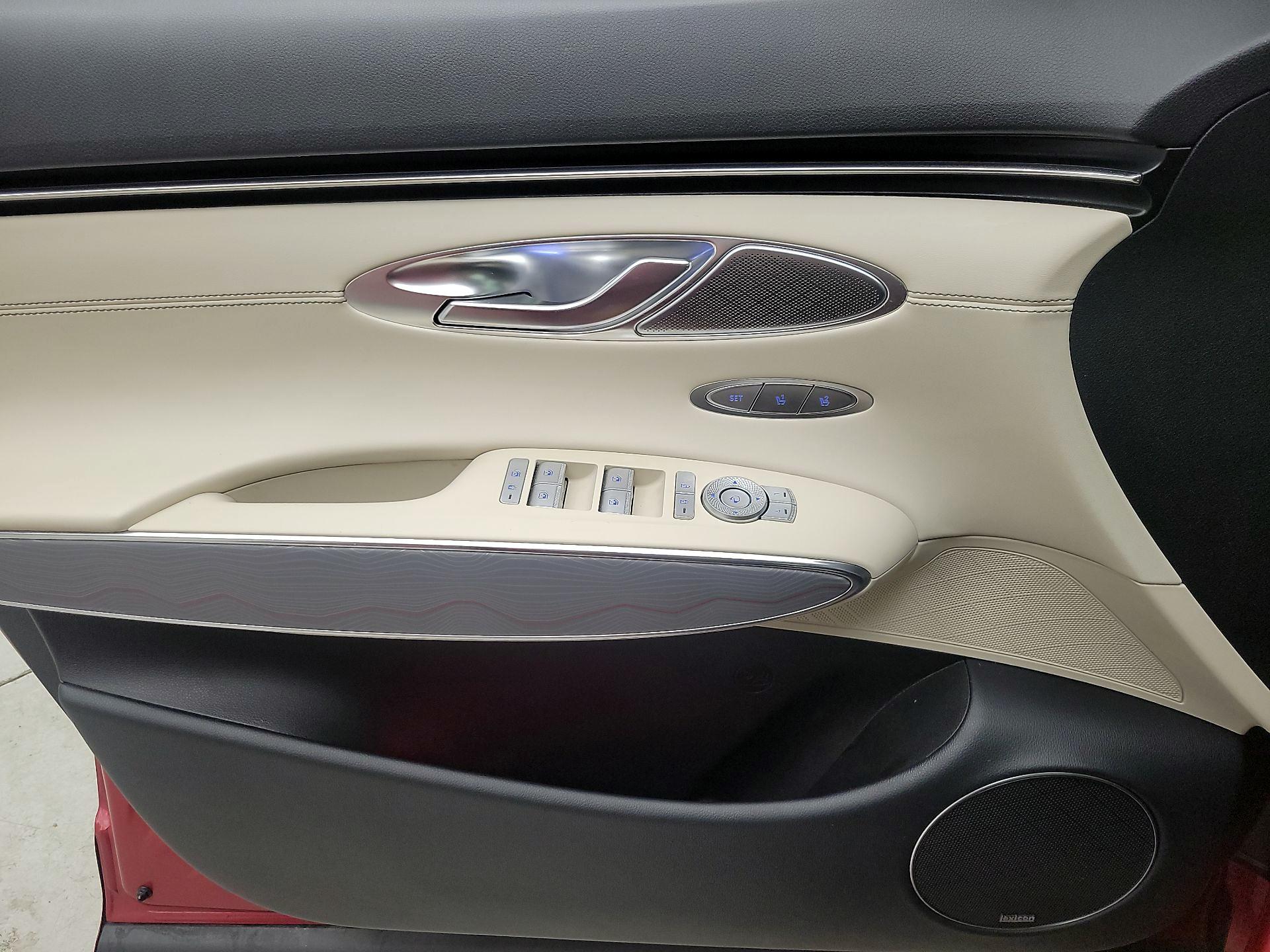 Thumbnail: 2022 Genesis GV70 - 12