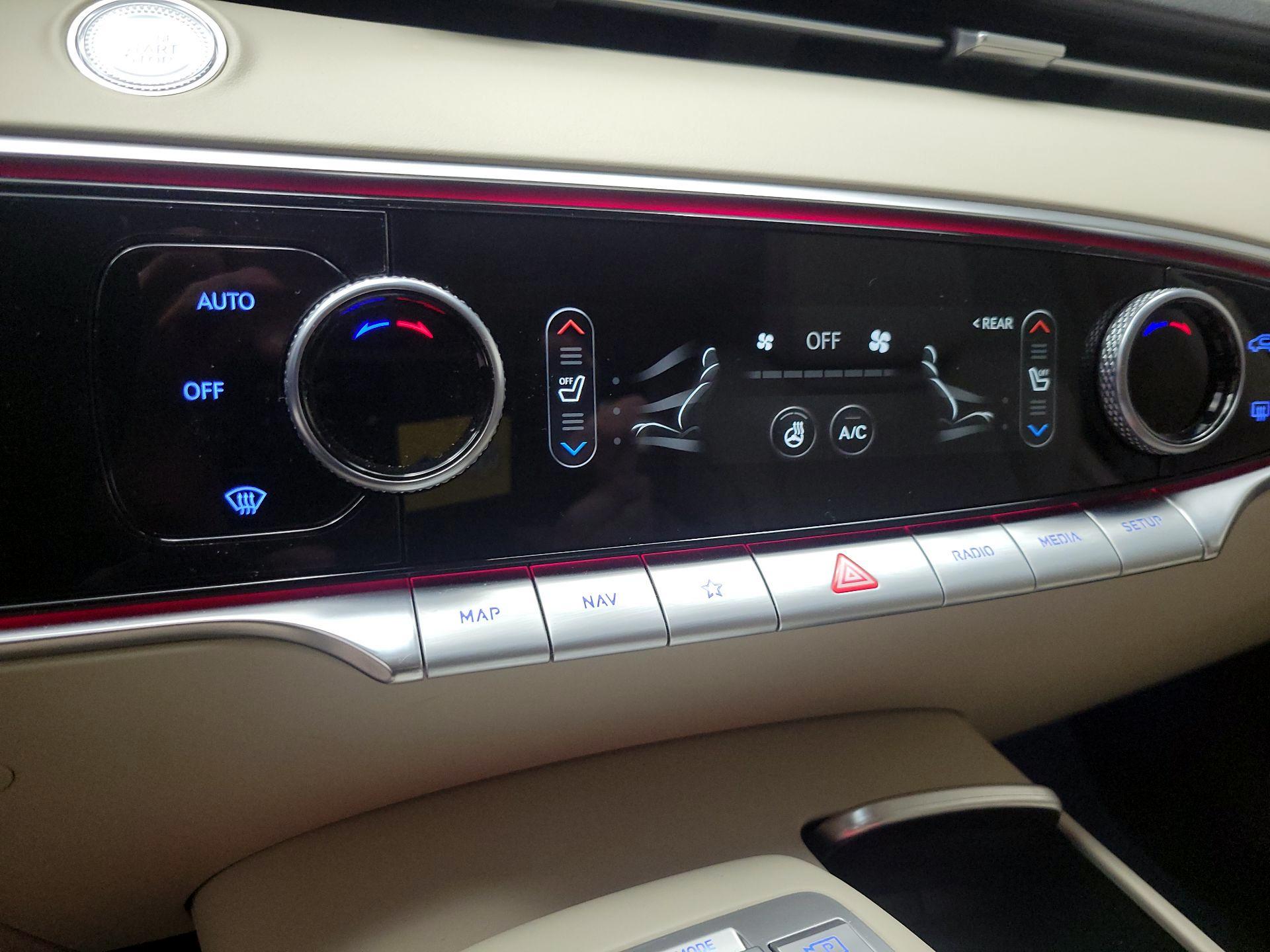 Thumbnail: 2022 Genesis GV70 - 17