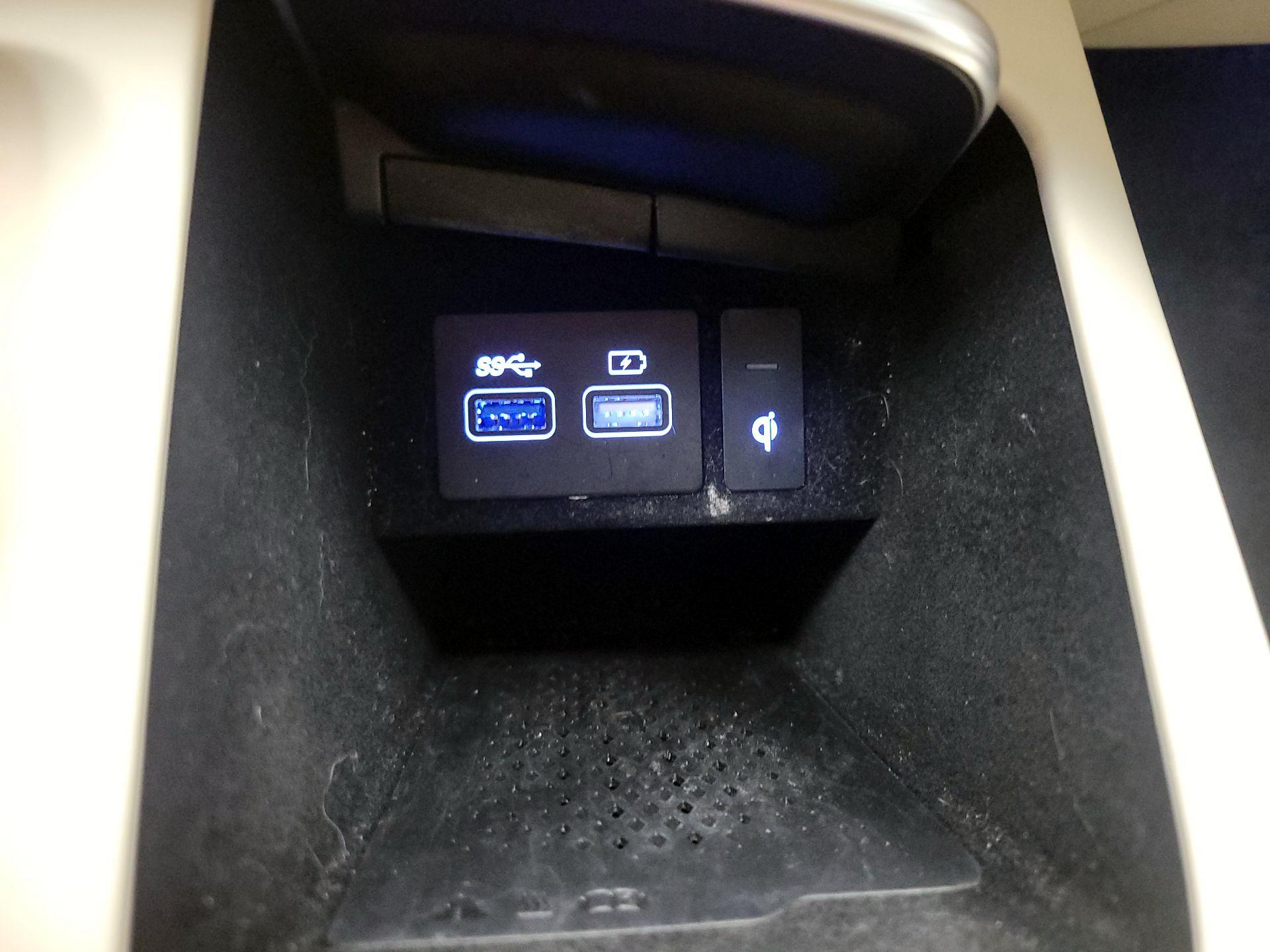 Thumbnail: 2022 Genesis GV70 - 19