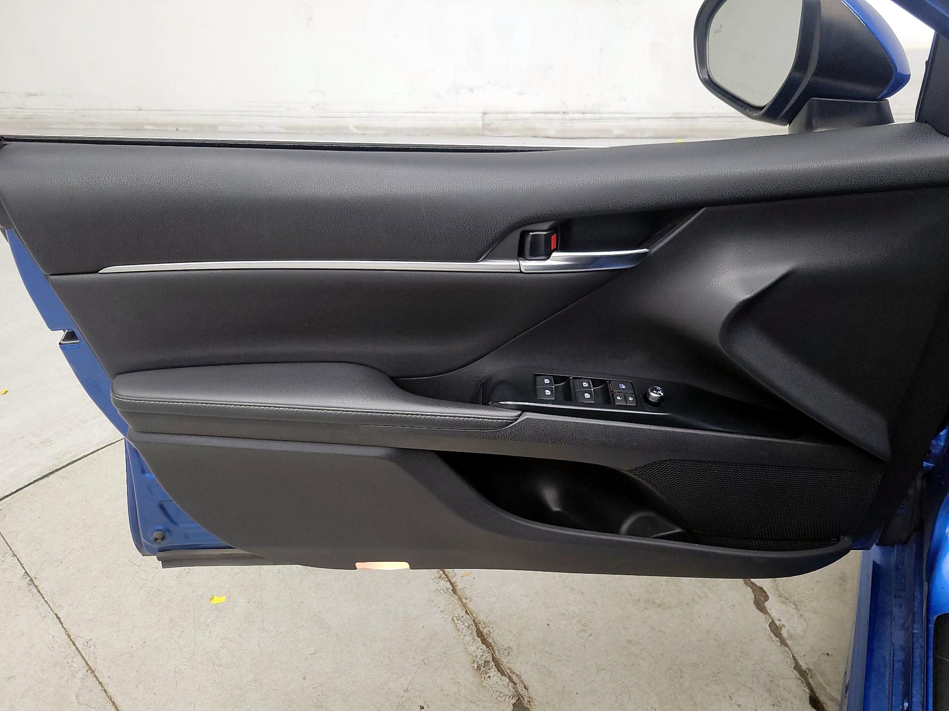 Thumbnail: 2019 Toyota Camry - 12