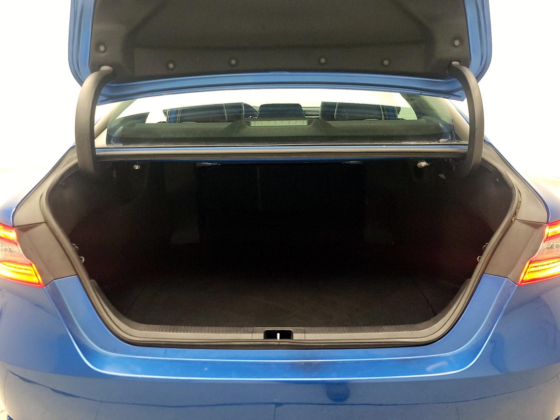 Thumbnail: 2019 Toyota Camry - 20