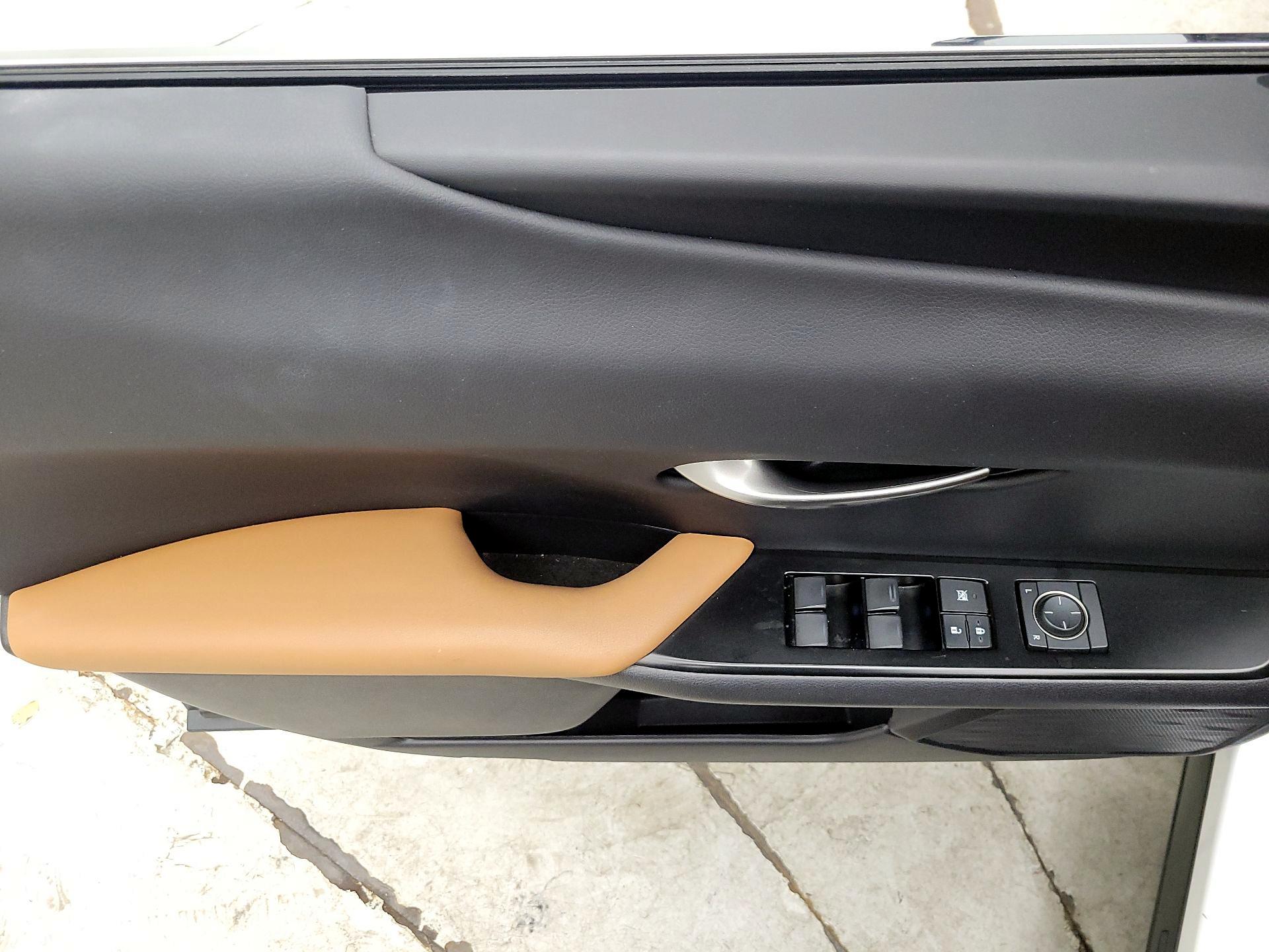 Thumbnail: 2021 Lexus UX - 12