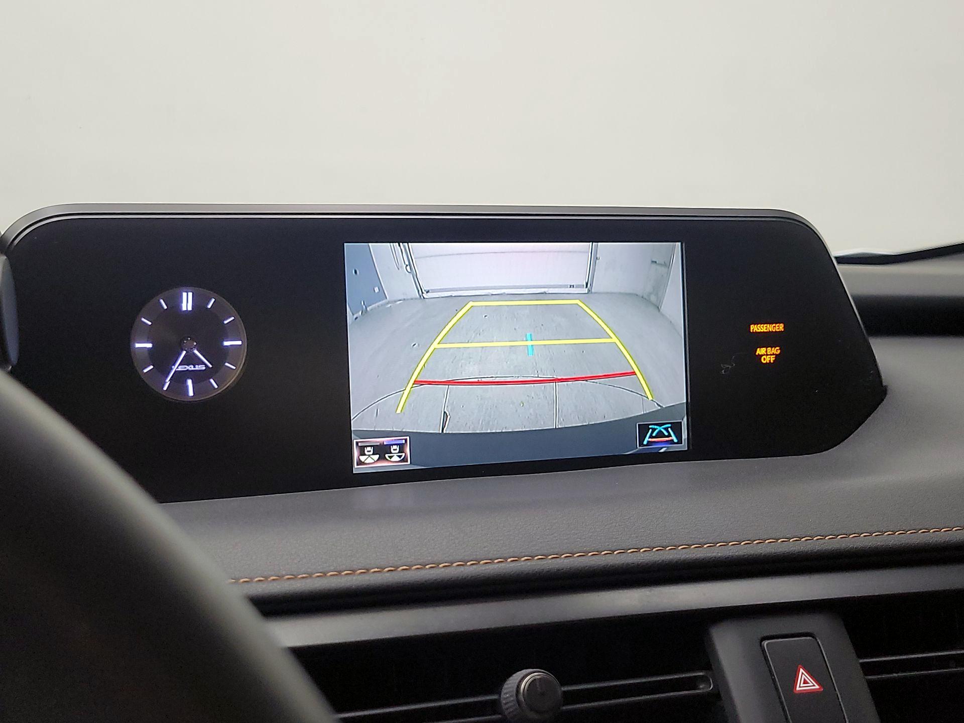 Thumbnail: 2021 Lexus UX - 14