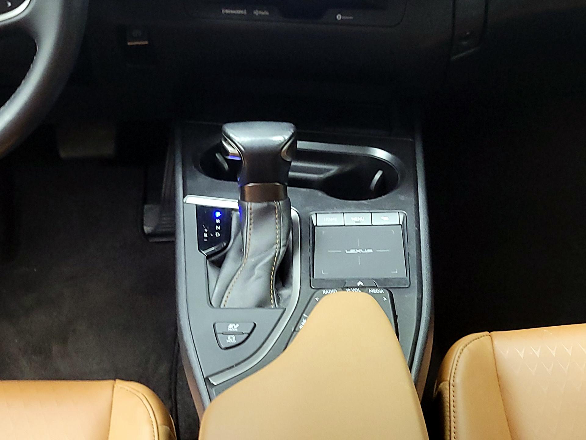 Thumbnail: 2021 Lexus UX - 17