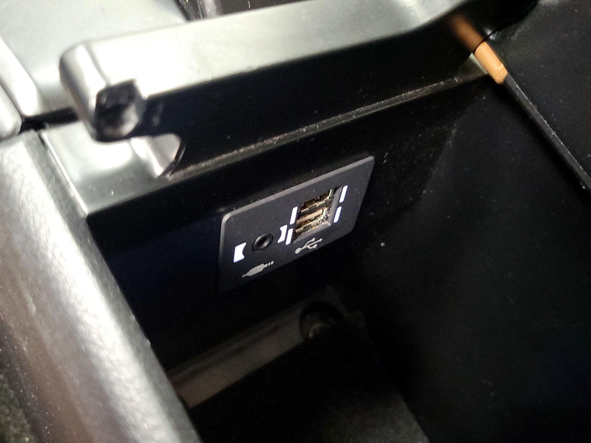 Thumbnail: 2021 Lexus UX - 18