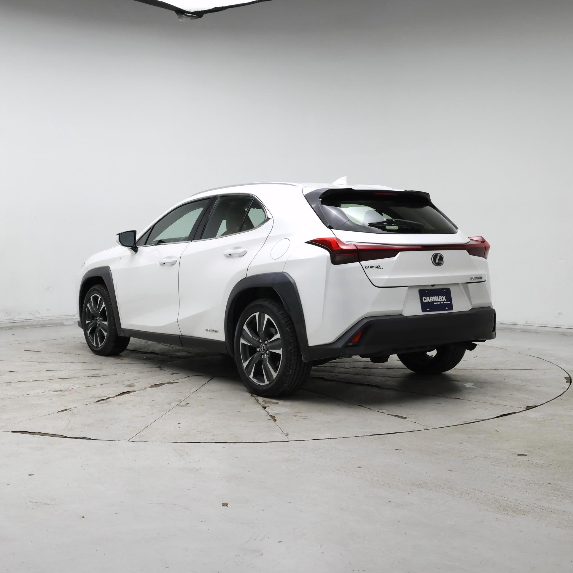 Thumbnail: 2021 Lexus UX - 2