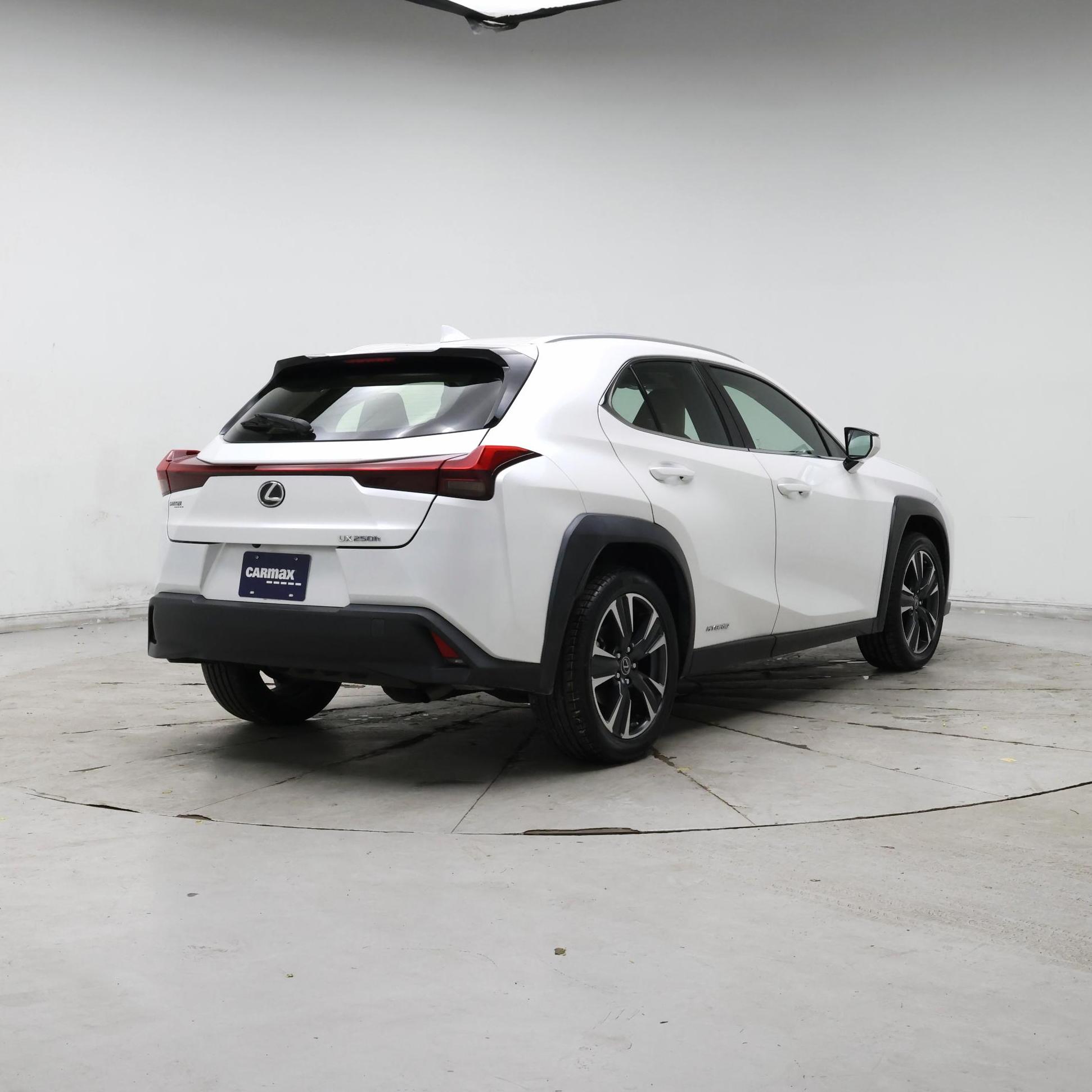 Thumbnail: 2021 Lexus UX - 8