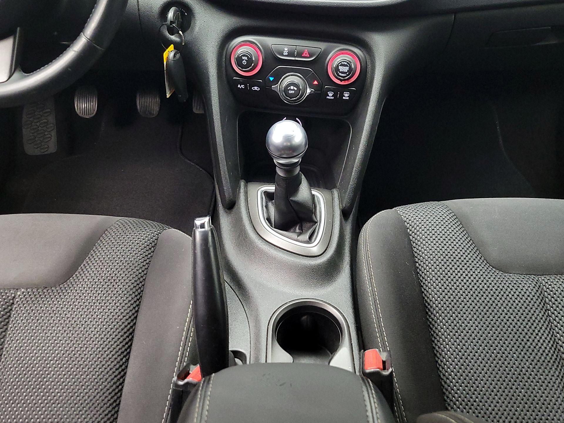 Thumbnail: 2015 Dodge Dart - 17