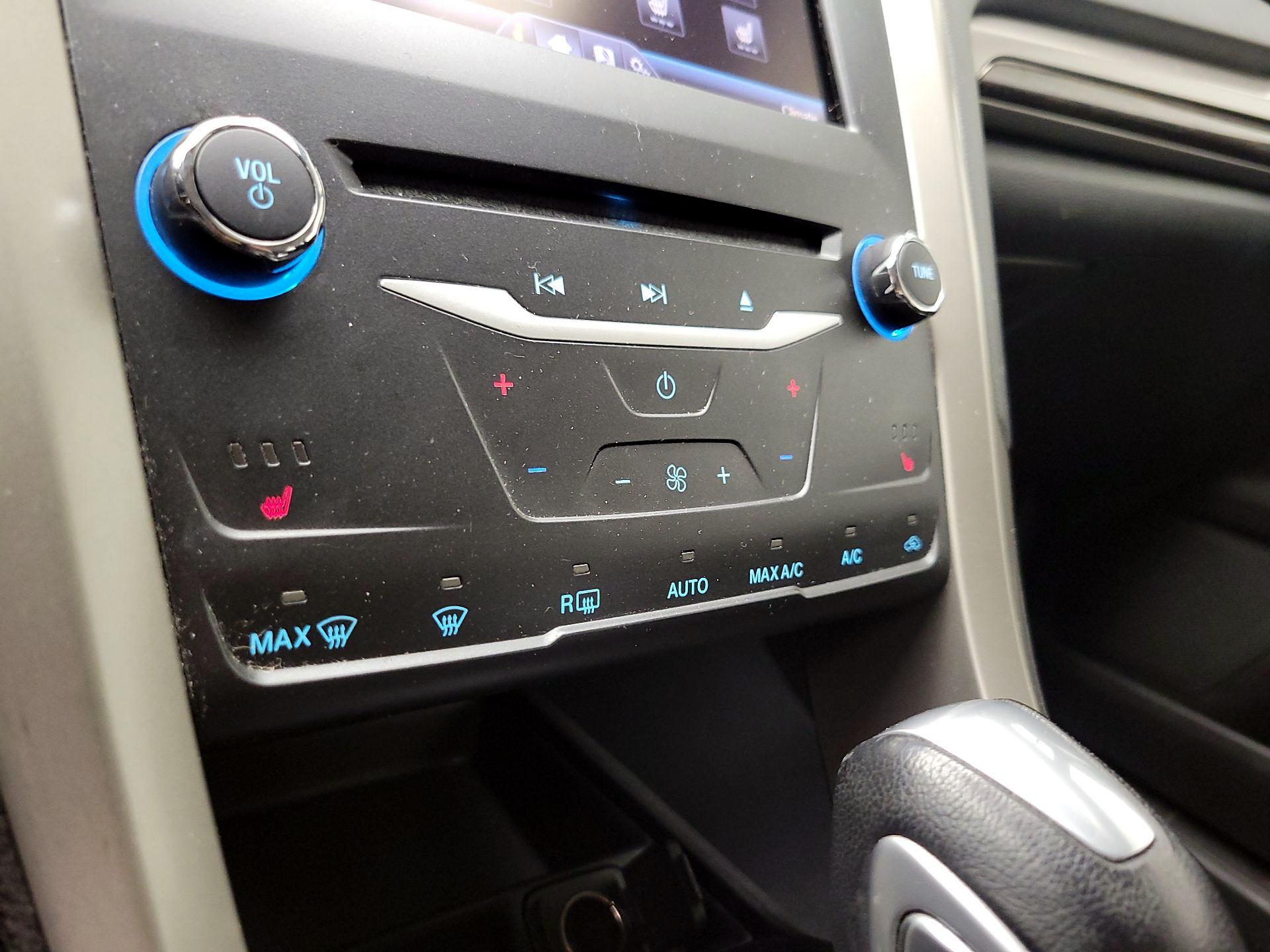 Thumbnail: 2014 Ford Fusion - 17