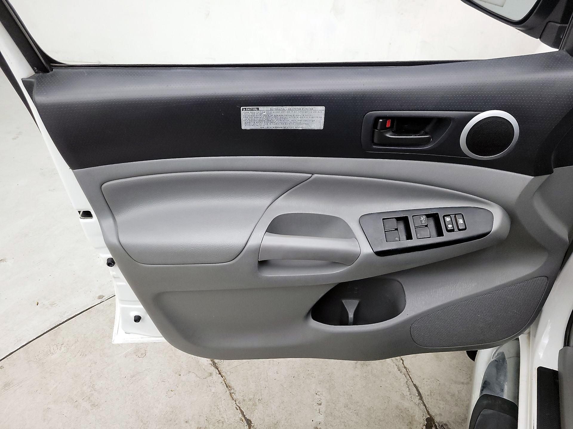 Thumbnail: 2014 Toyota Tacoma - 12