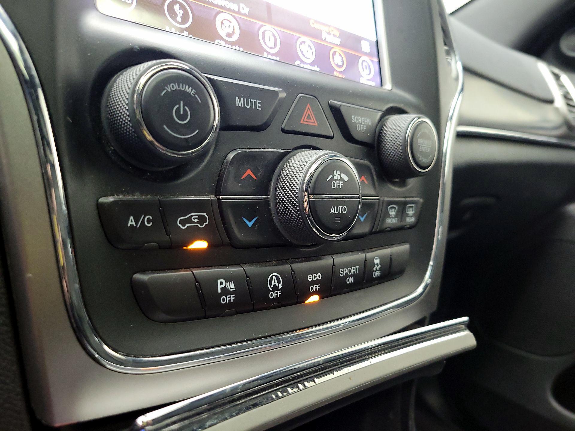 Thumbnail: 2018 Jeep Grand Cherokee - 17