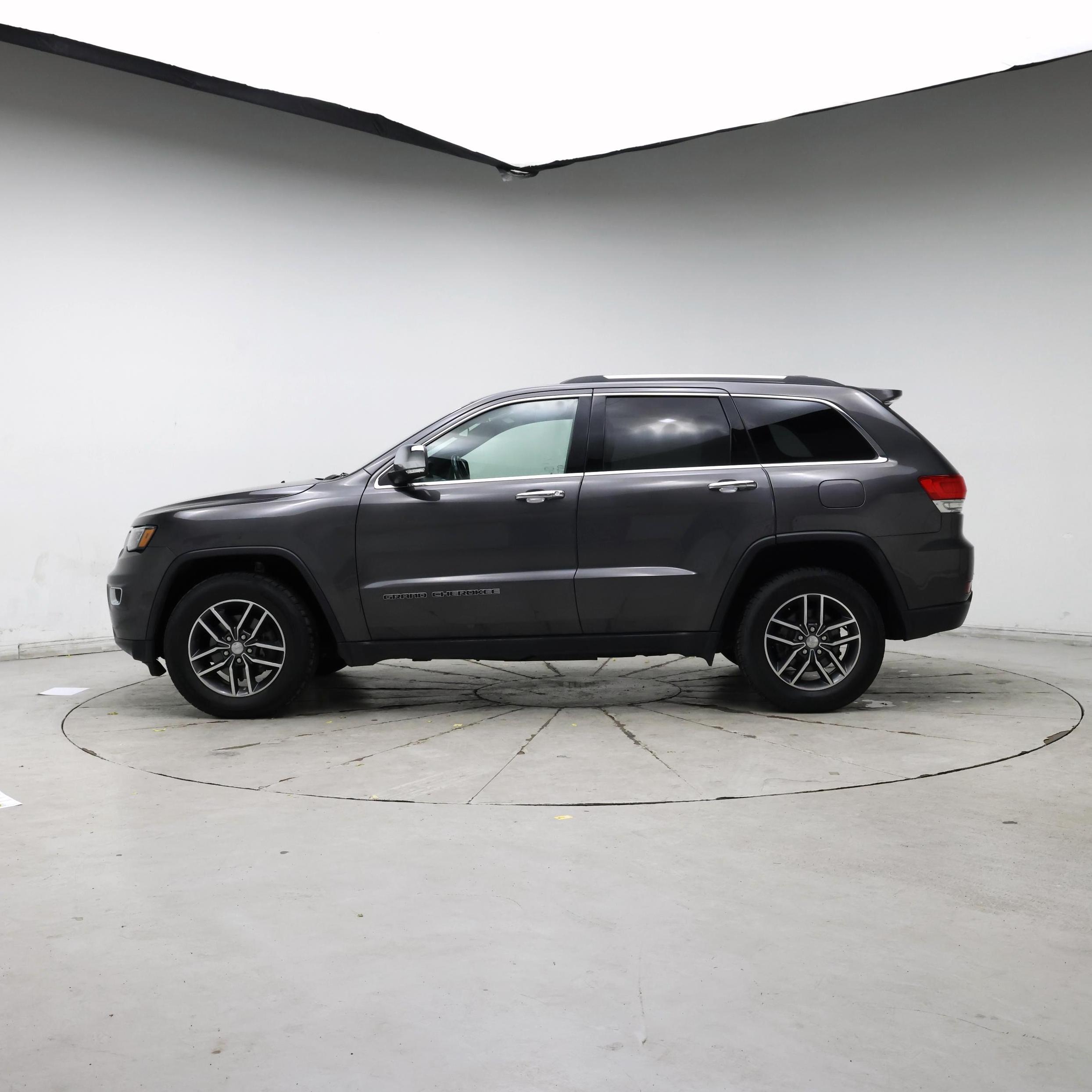 Thumbnail: 2018 Jeep Grand Cherokee - 3