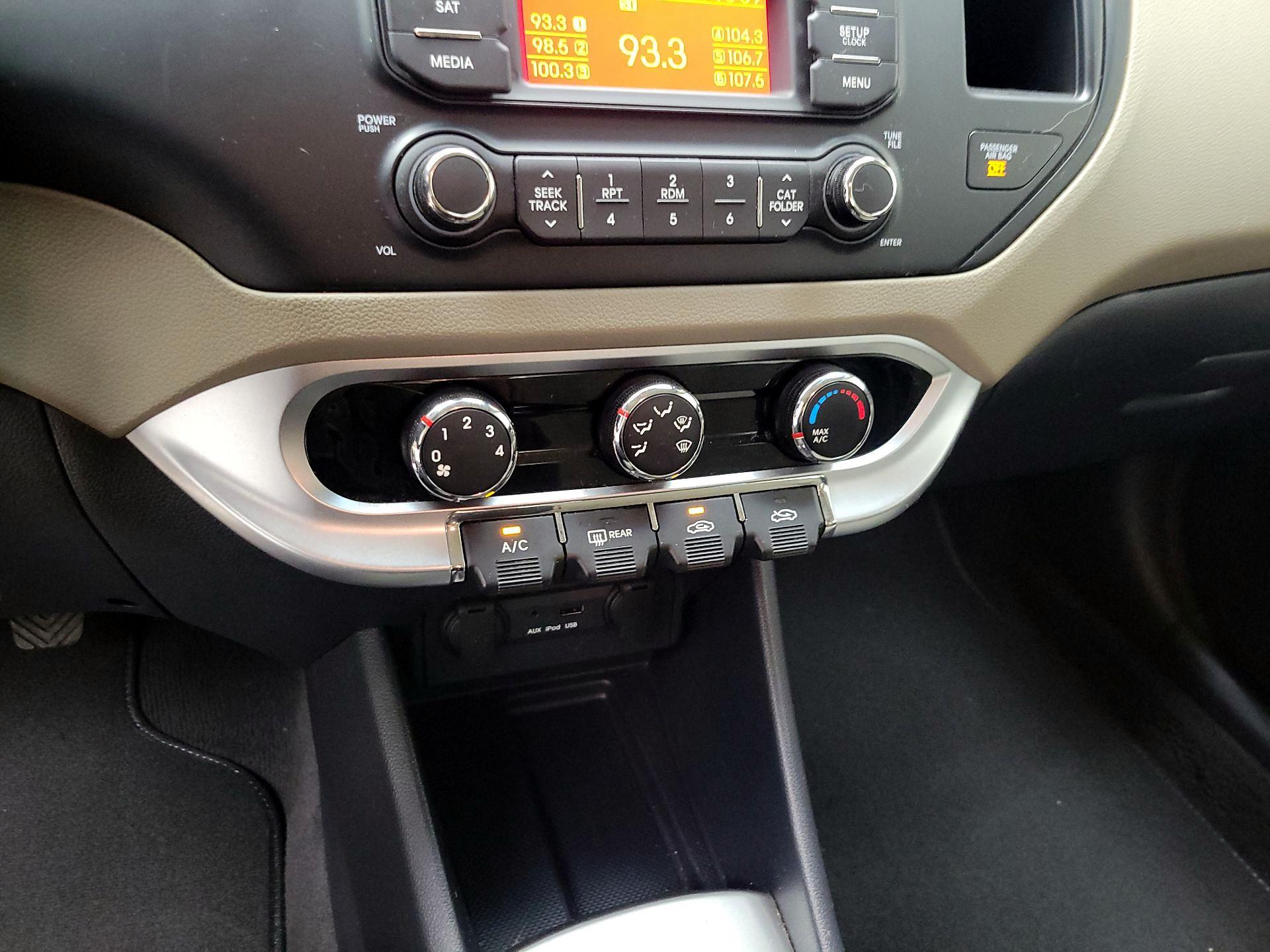 Thumbnail: 2015 Kia Rio - 15