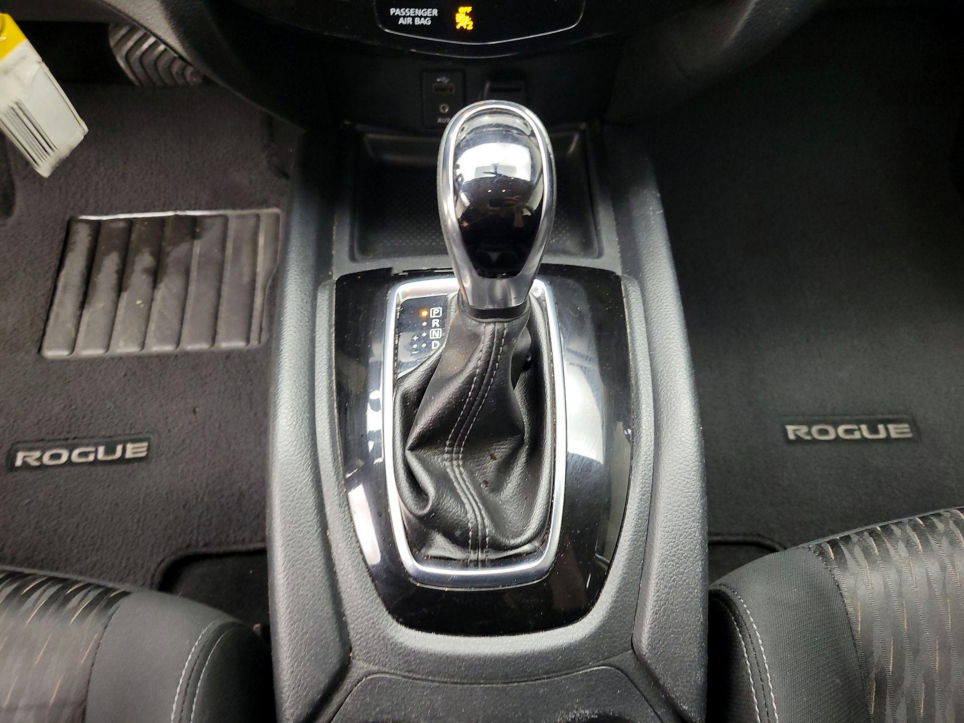Thumbnail: 2017 Nissan Rogue - 17