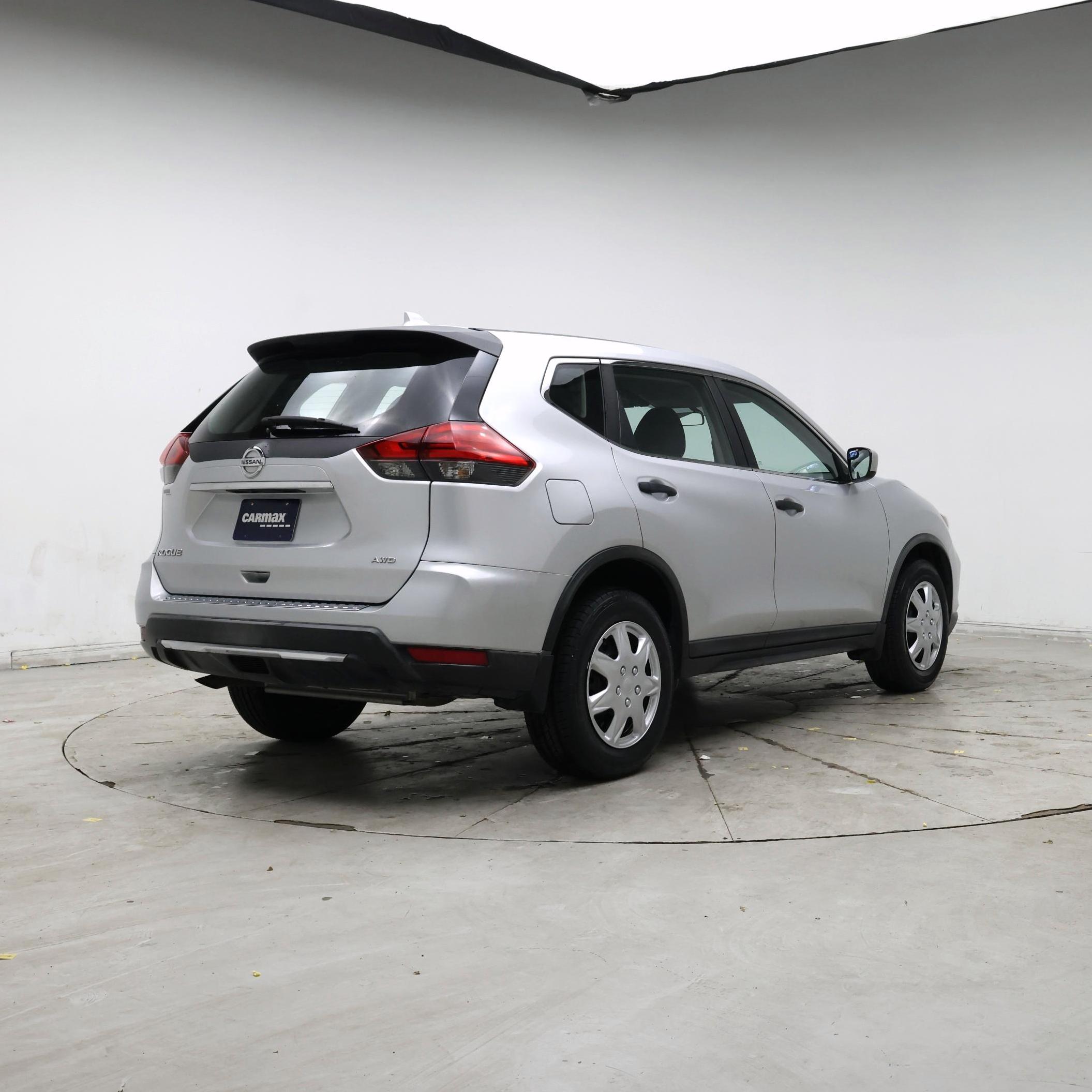 Thumbnail: 2017 Nissan Rogue - 8