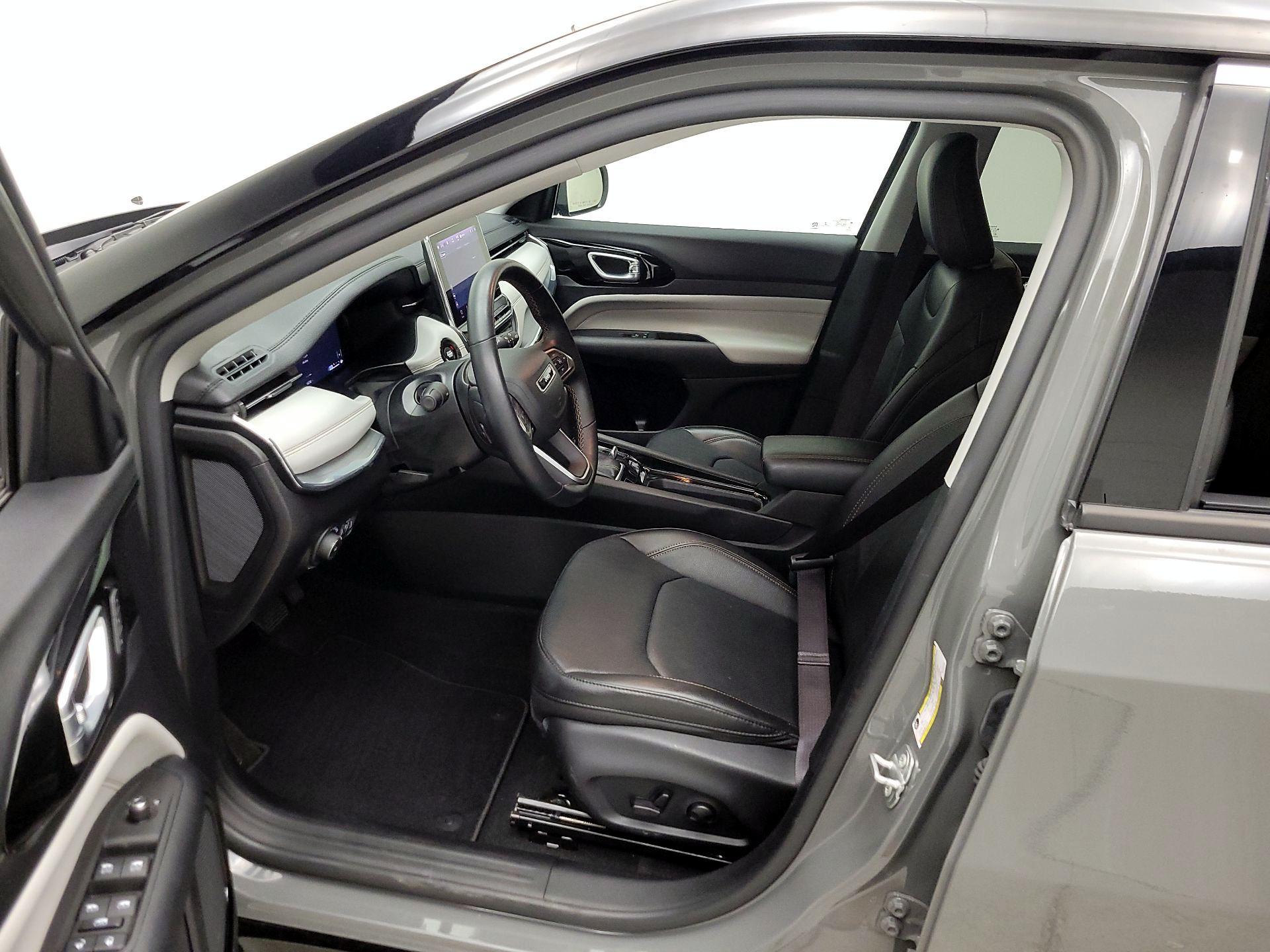 Thumbnail: 2022 Jeep Compass - 11