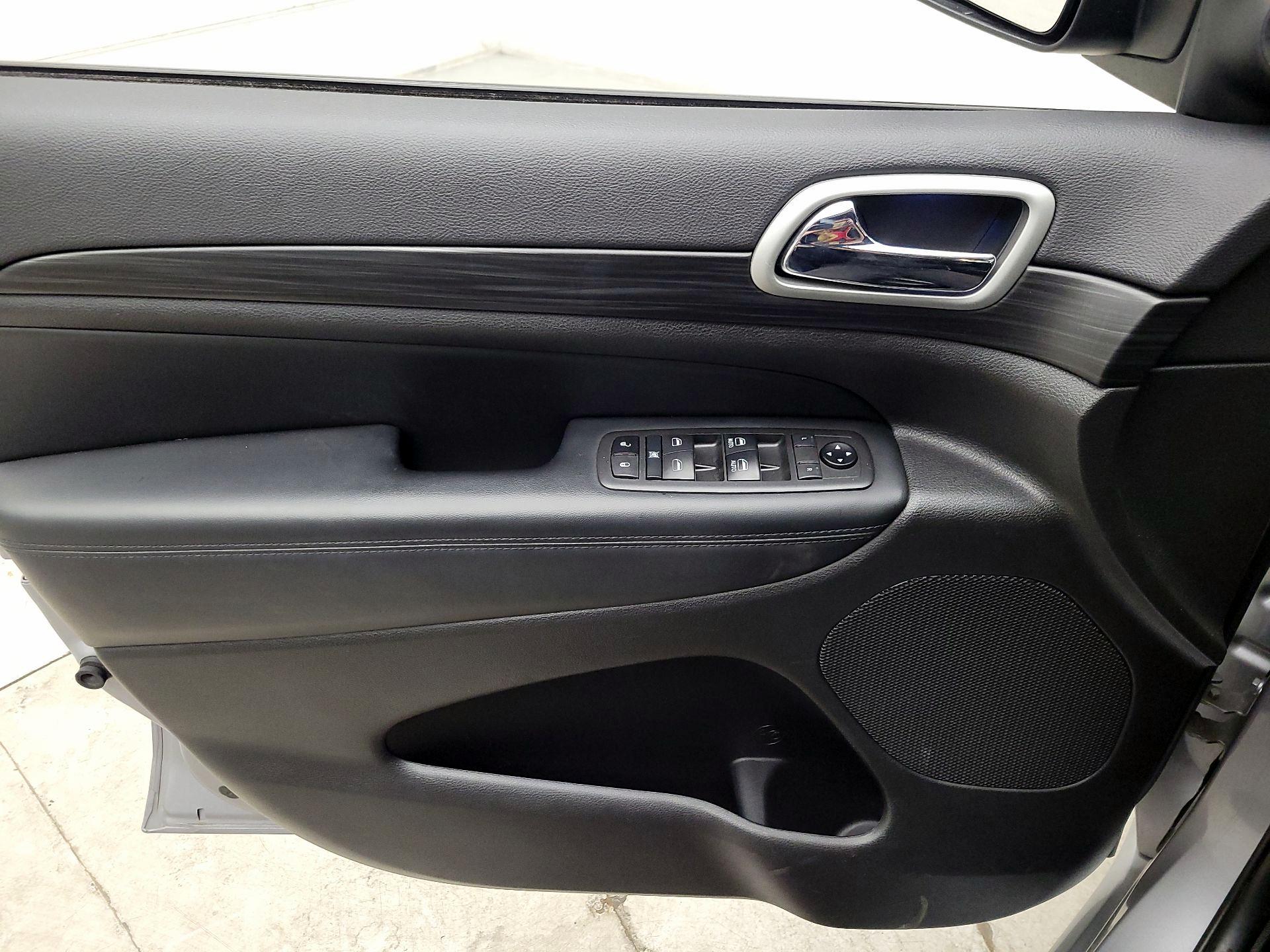 Thumbnail: 2021 Jeep Grand Cherokee - 12