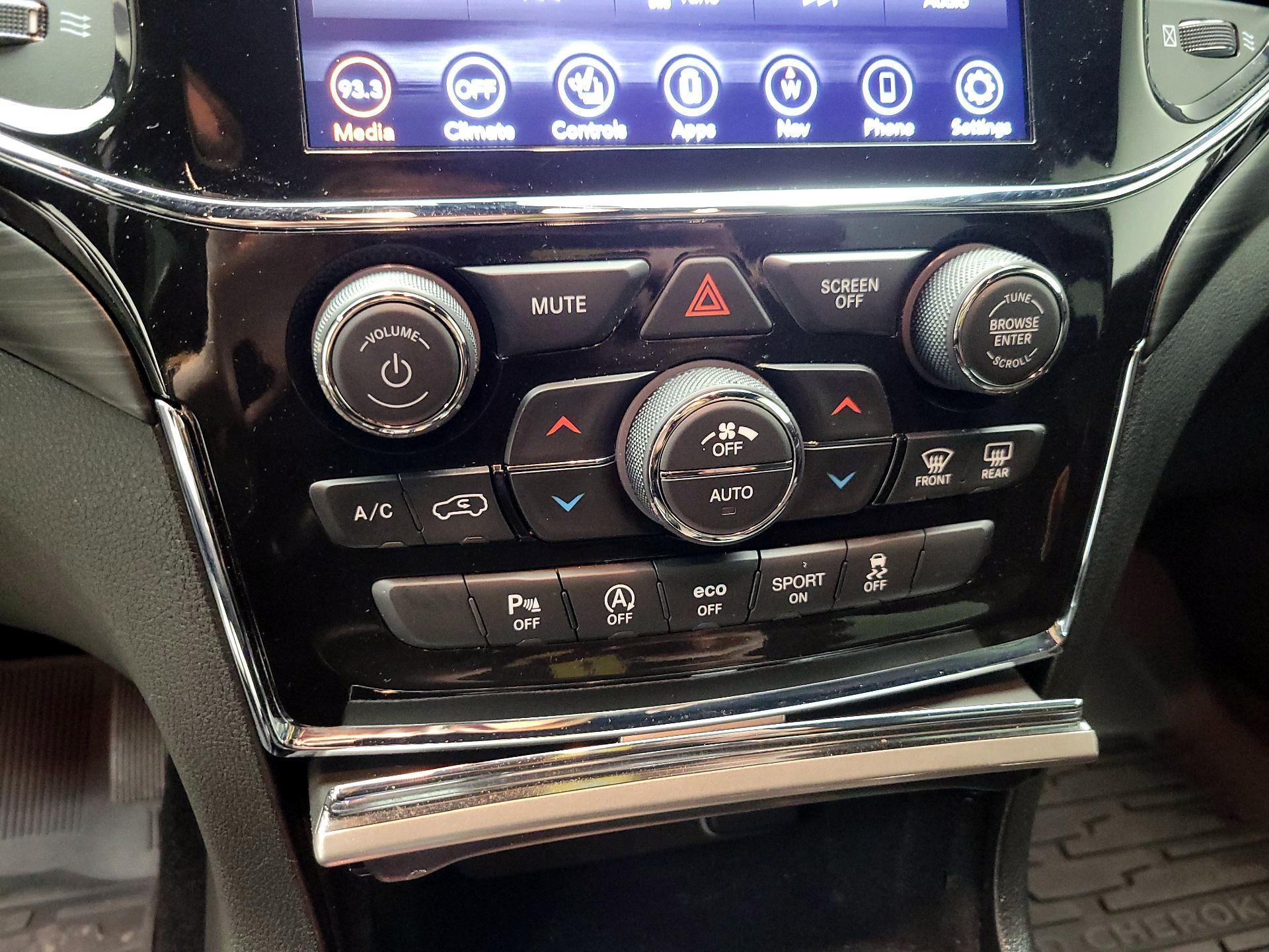 Thumbnail: 2021 Jeep Grand Cherokee - 17