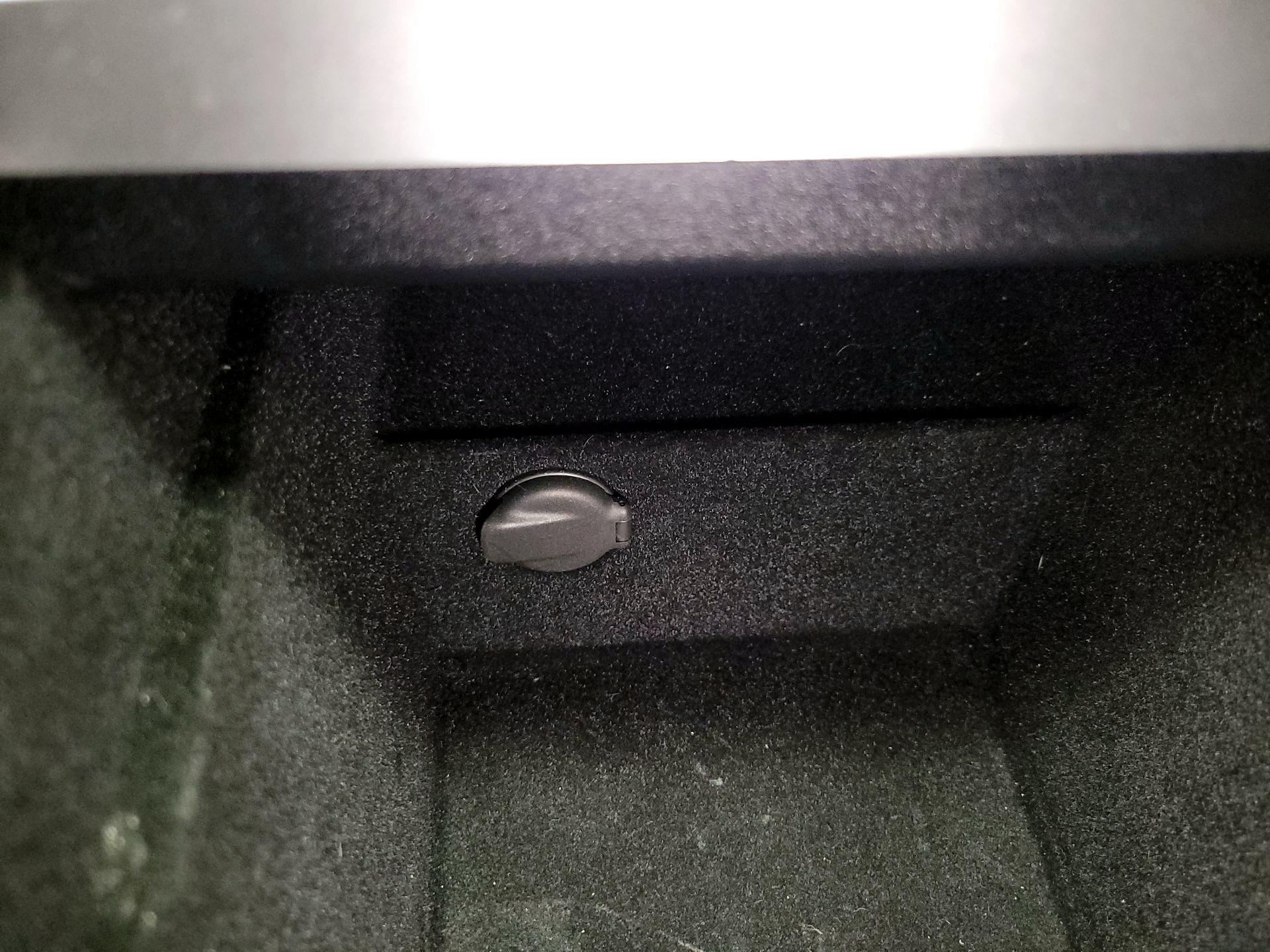 Thumbnail: 2025 Tesla Model 3 - 17