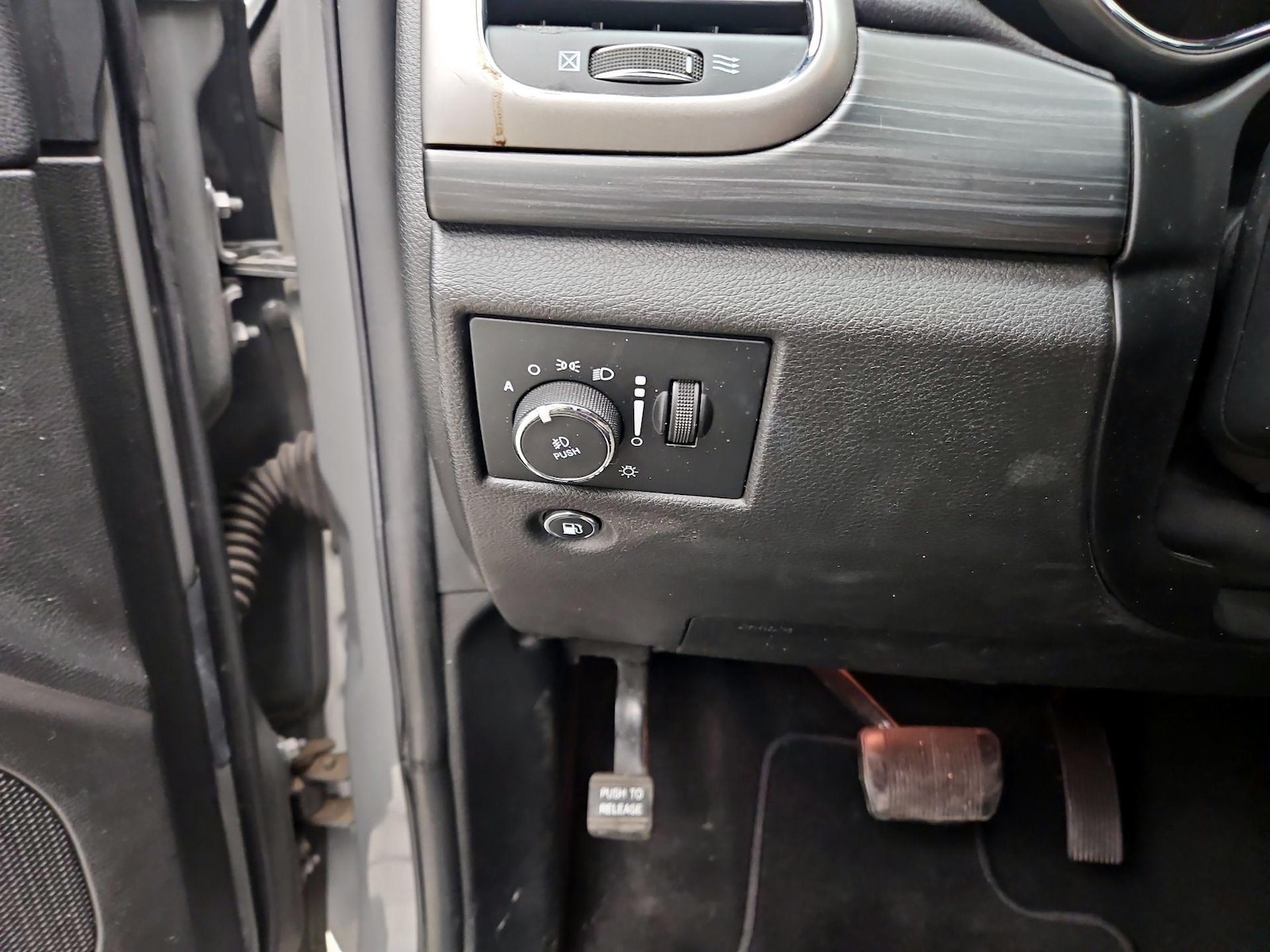 2019 Jeep Grand Cherokee Altitude - Photo 14