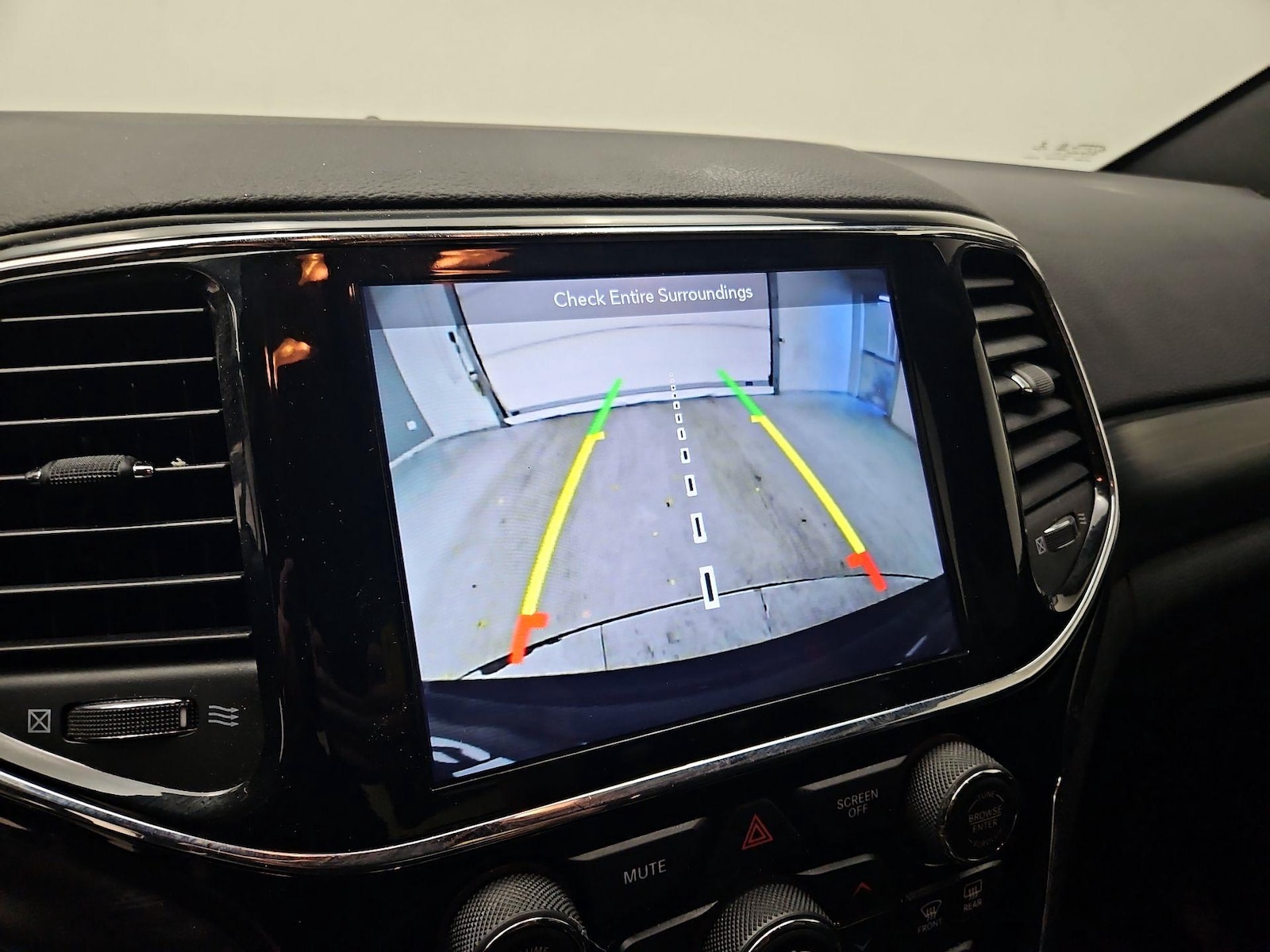 2019 Jeep Grand Cherokee Altitude - Photo 15