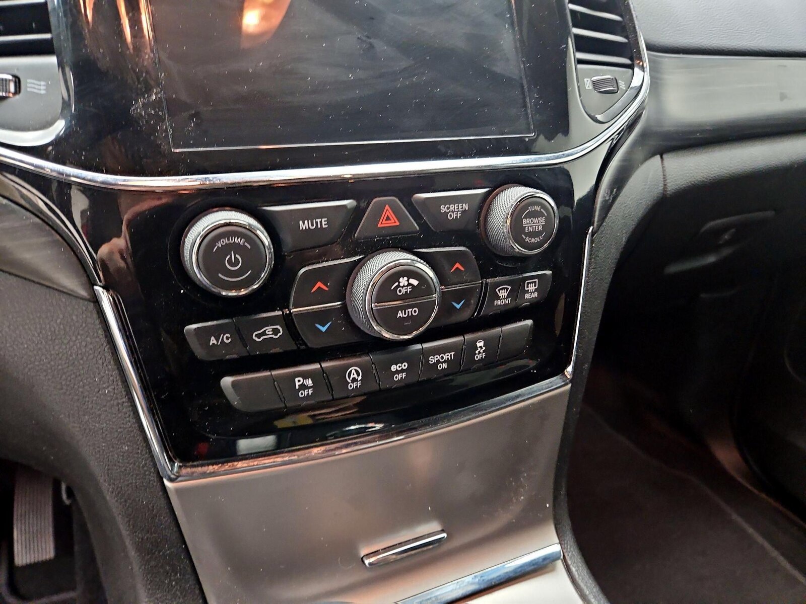 2019 Jeep Grand Cherokee Altitude - Photo 17