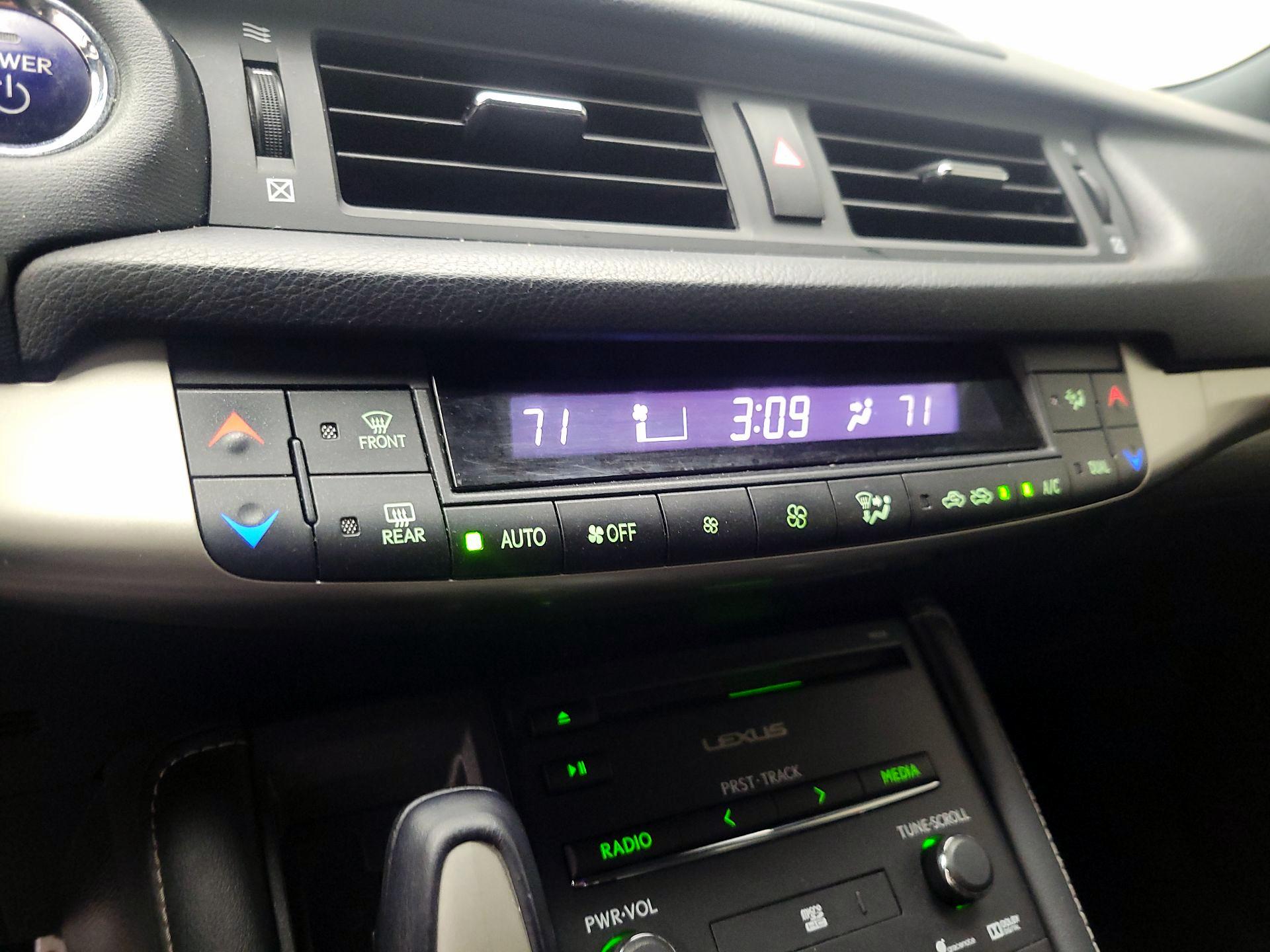 Thumbnail: 2016 Lexus CT - 16