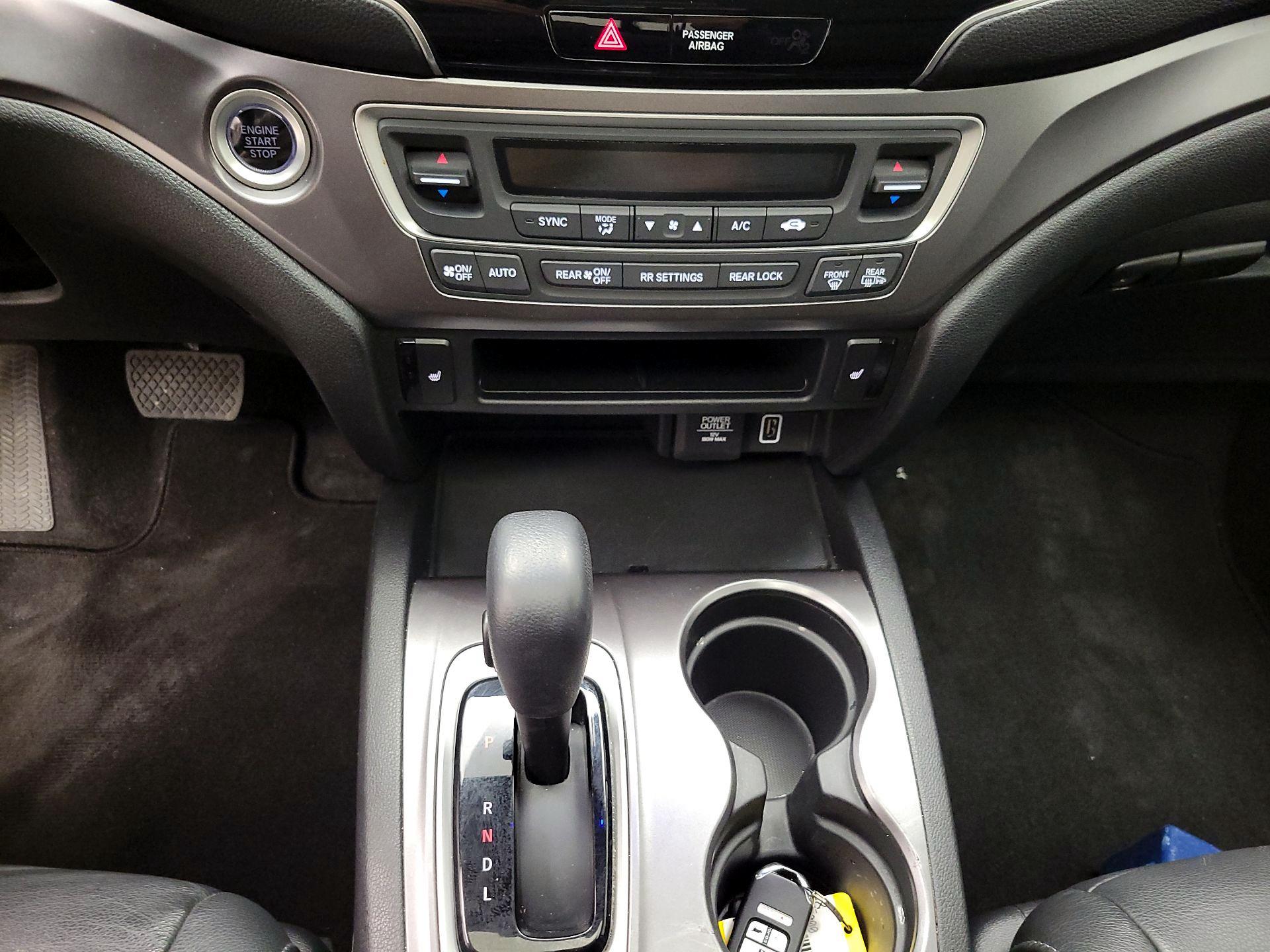 Thumbnail: 2019 Honda Pilot - 17