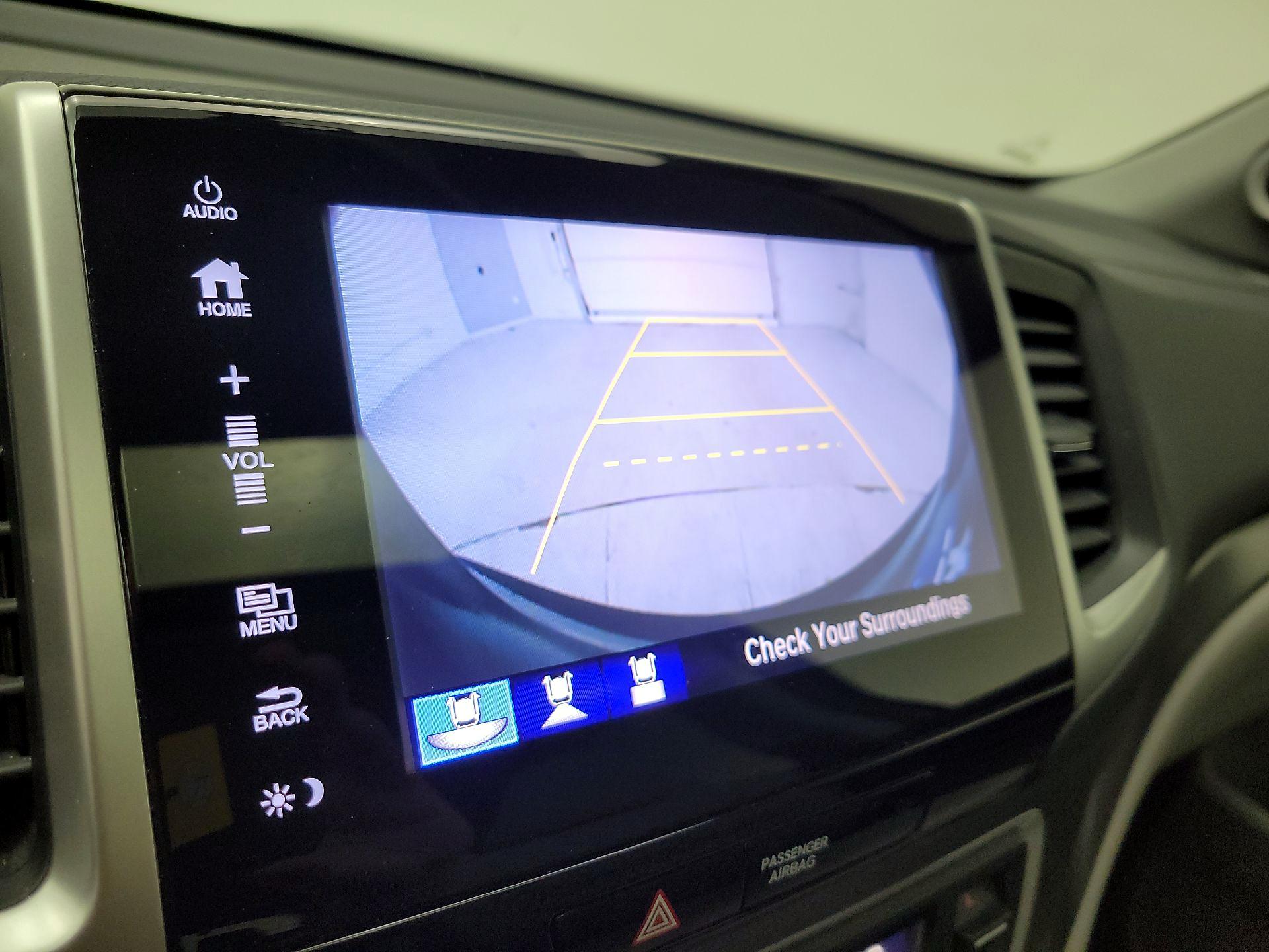 Thumbnail: 2017 Honda Pilot - 14