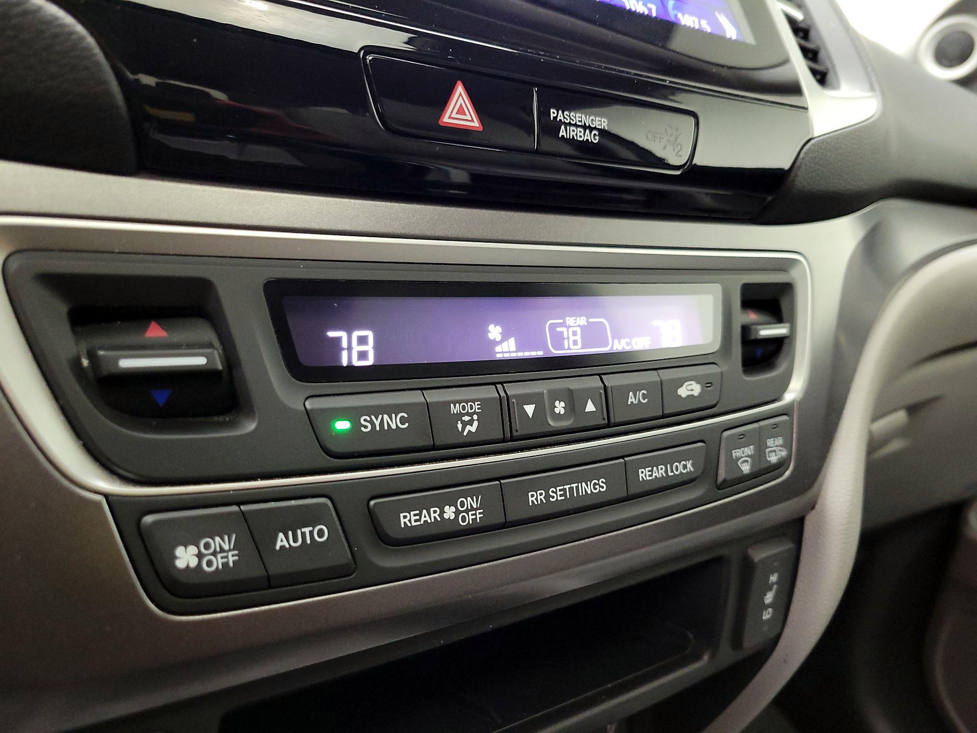 Thumbnail: 2017 Honda Pilot - 16