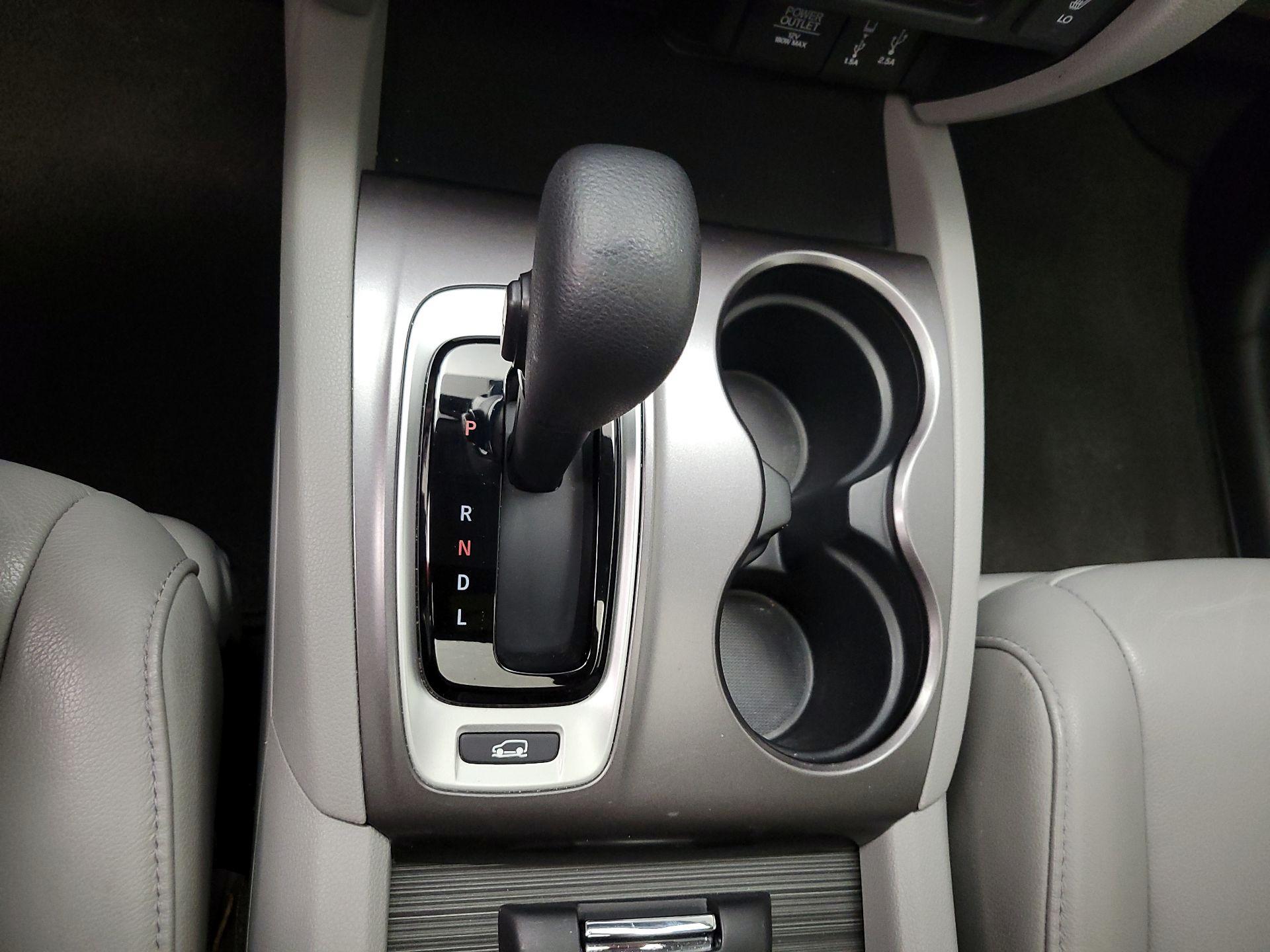 Thumbnail: 2017 Honda Pilot - 17