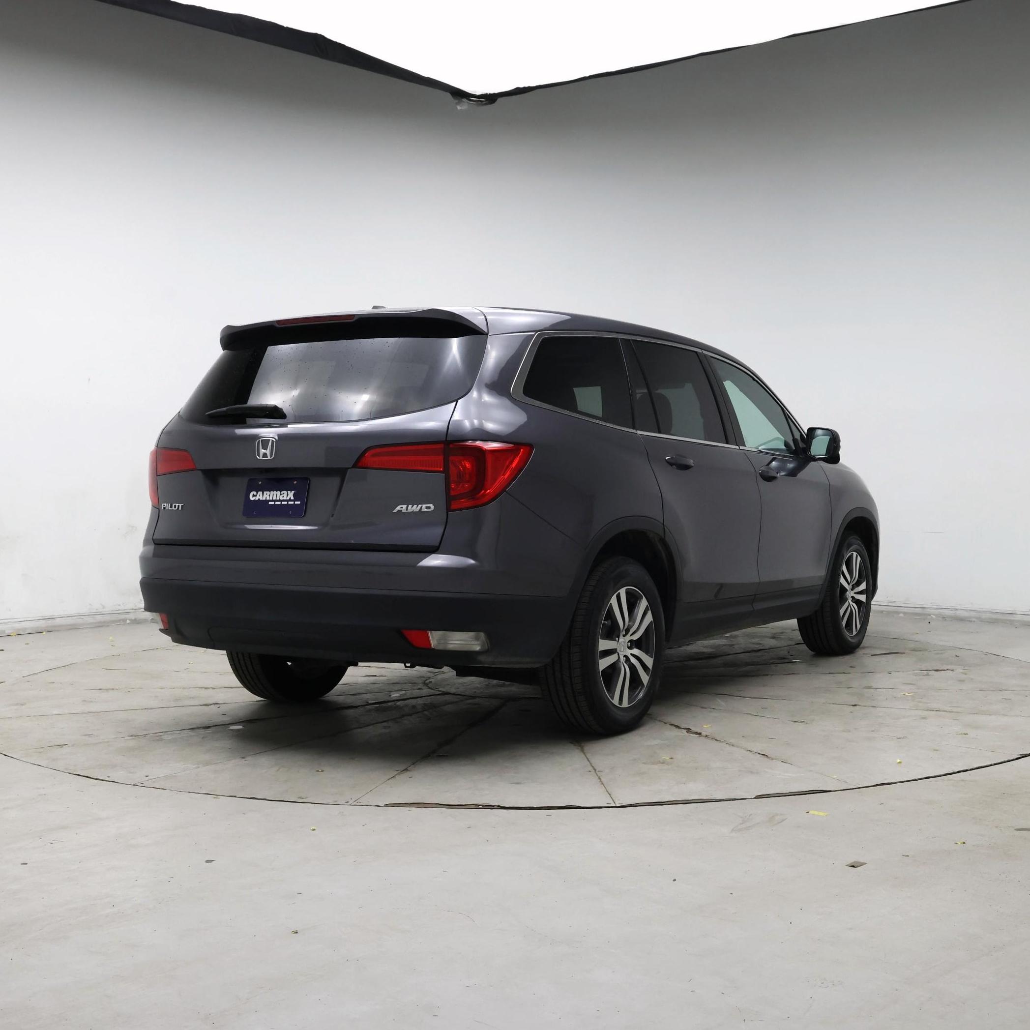 Thumbnail: 2017 Honda Pilot - 8