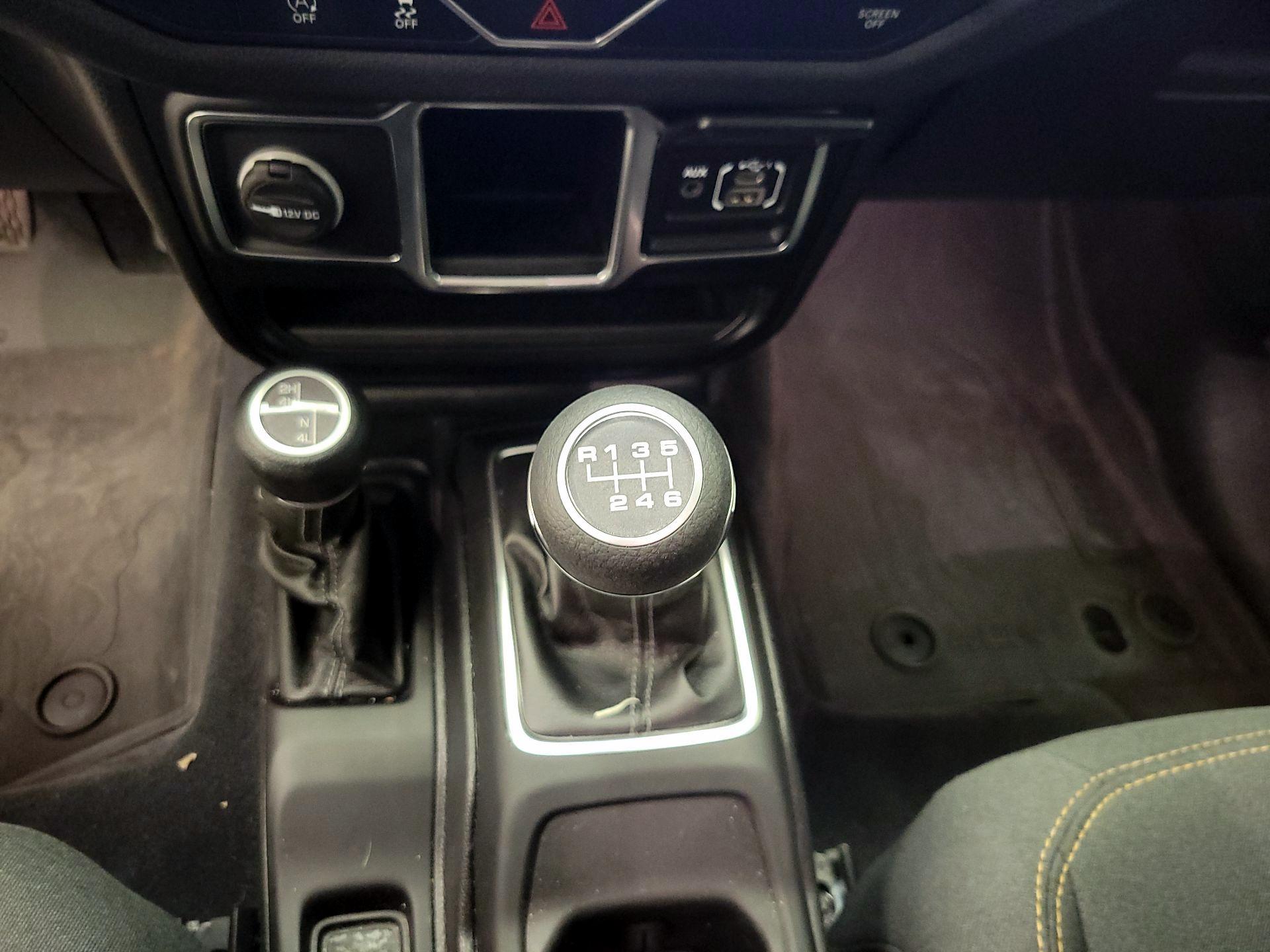 Thumbnail: 2024 Jeep Gladiator - 17