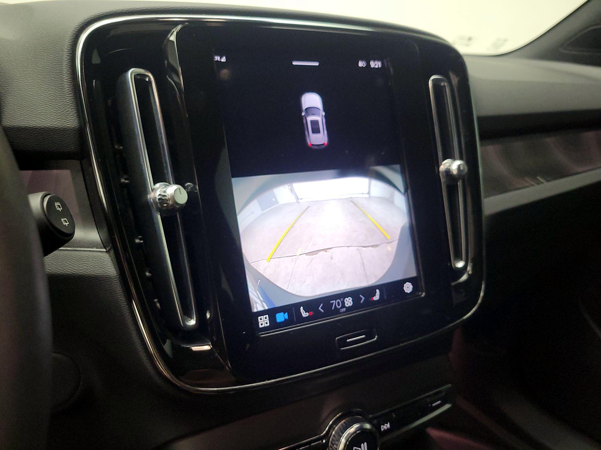 Thumbnail: 2023 Volvo XC40 - 14