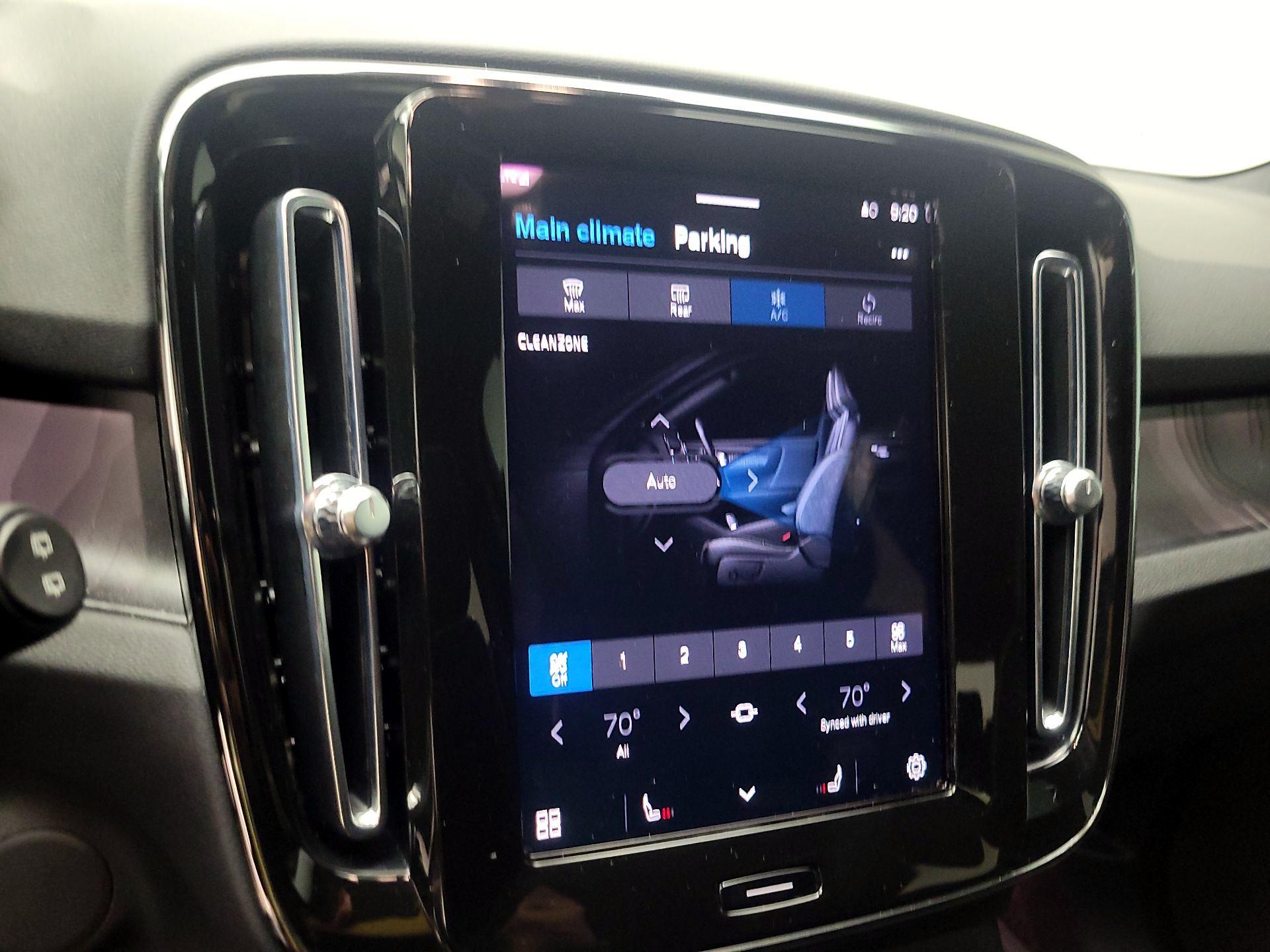 Thumbnail: 2023 Volvo XC40 - 16